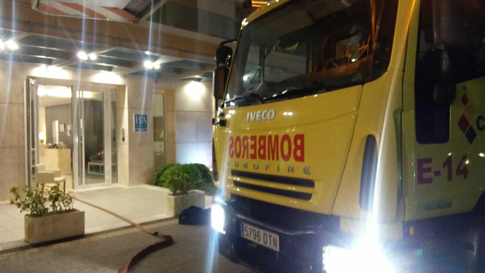 Los bomberos intervinieron en el lujoso hotel Las Suites esta madrugada.