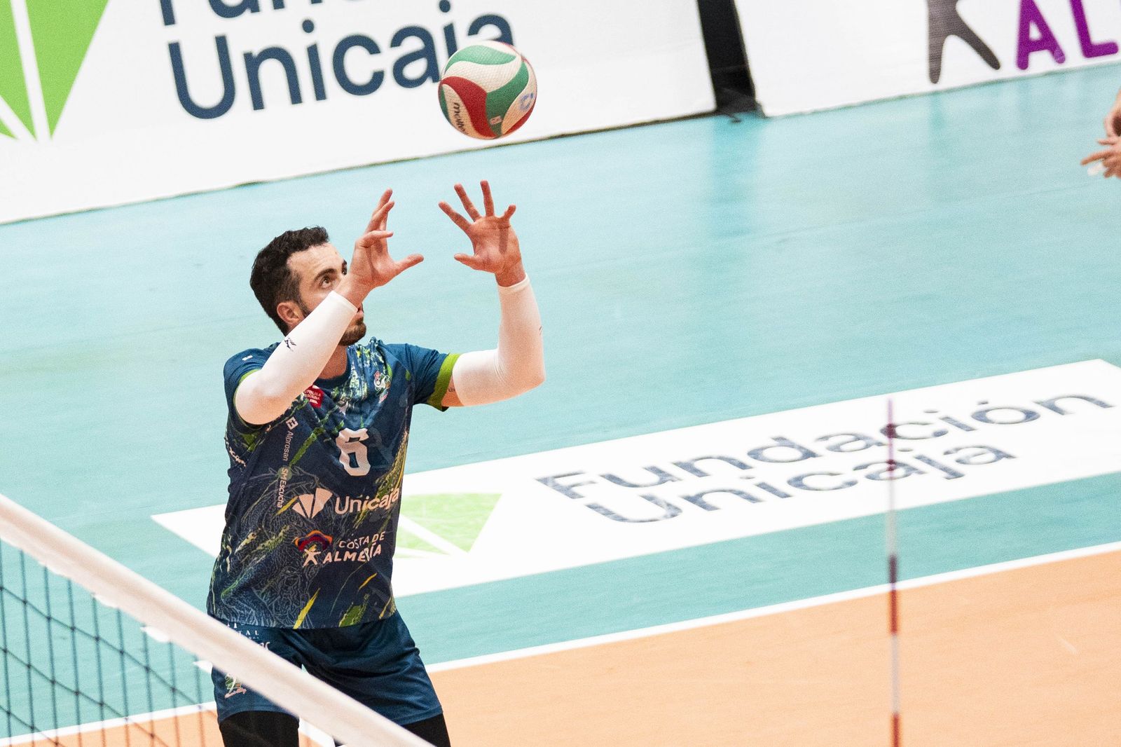 Las imágenes del partido entre Unicaja Costa de Almería y Pamesa Teruel de Superliga de voleibol