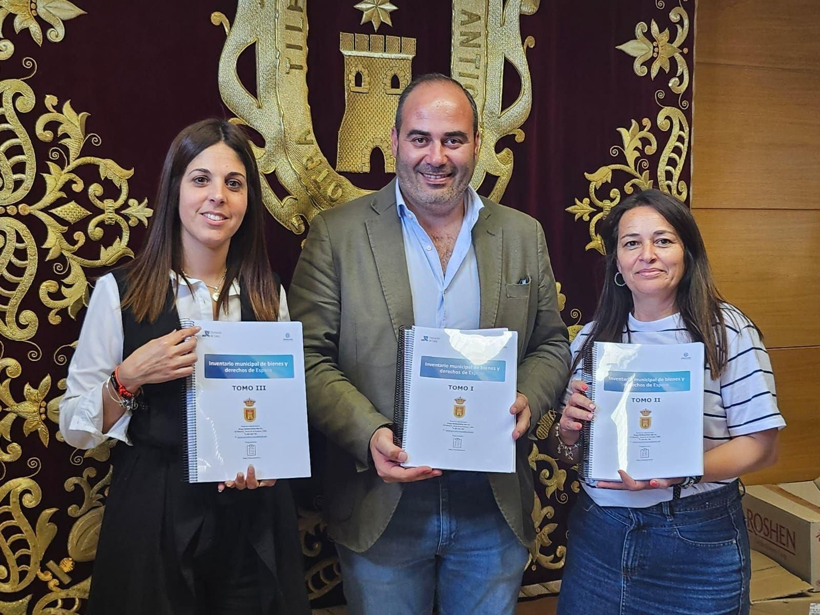 Entrega de los inventarios de bienes a Espera.