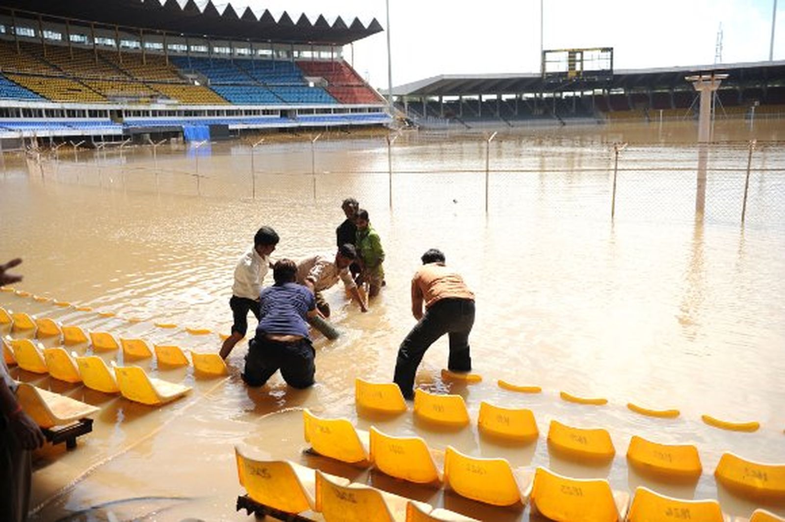Exteriores busca a unos 50 españoles en el norte indio
