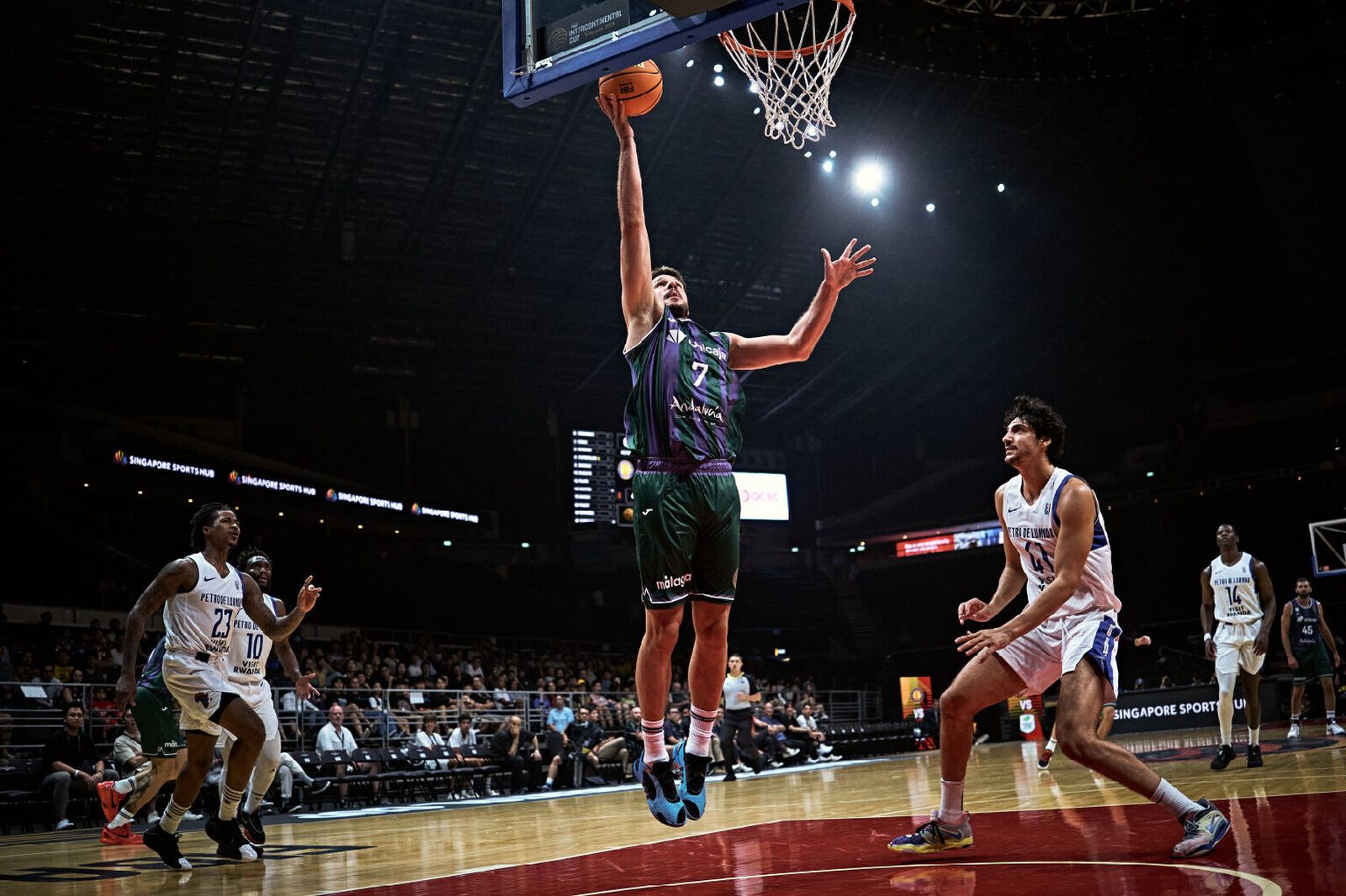Las fotos del Preto Luanda - Unicaja de la Copa Intercontinental de baloncesto