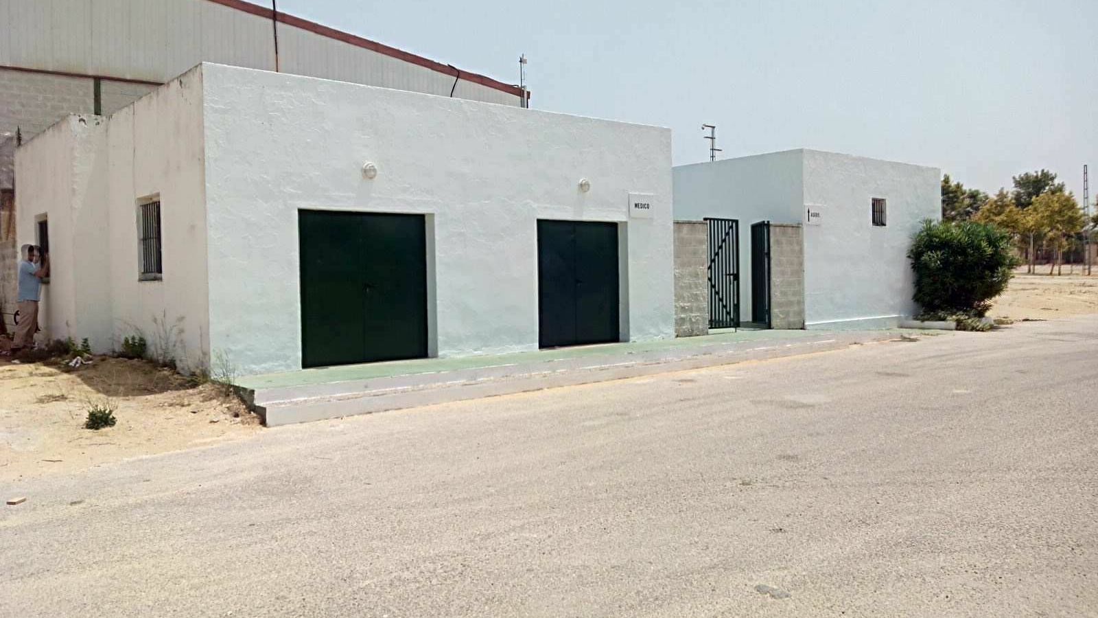 Módulos de aseos que se usan en feria y que darán servicio al parking de caravanas