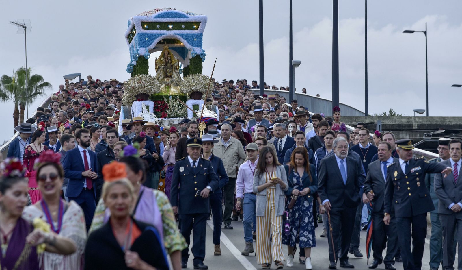 La multitudinaria romería de Valme cumple 125 años.