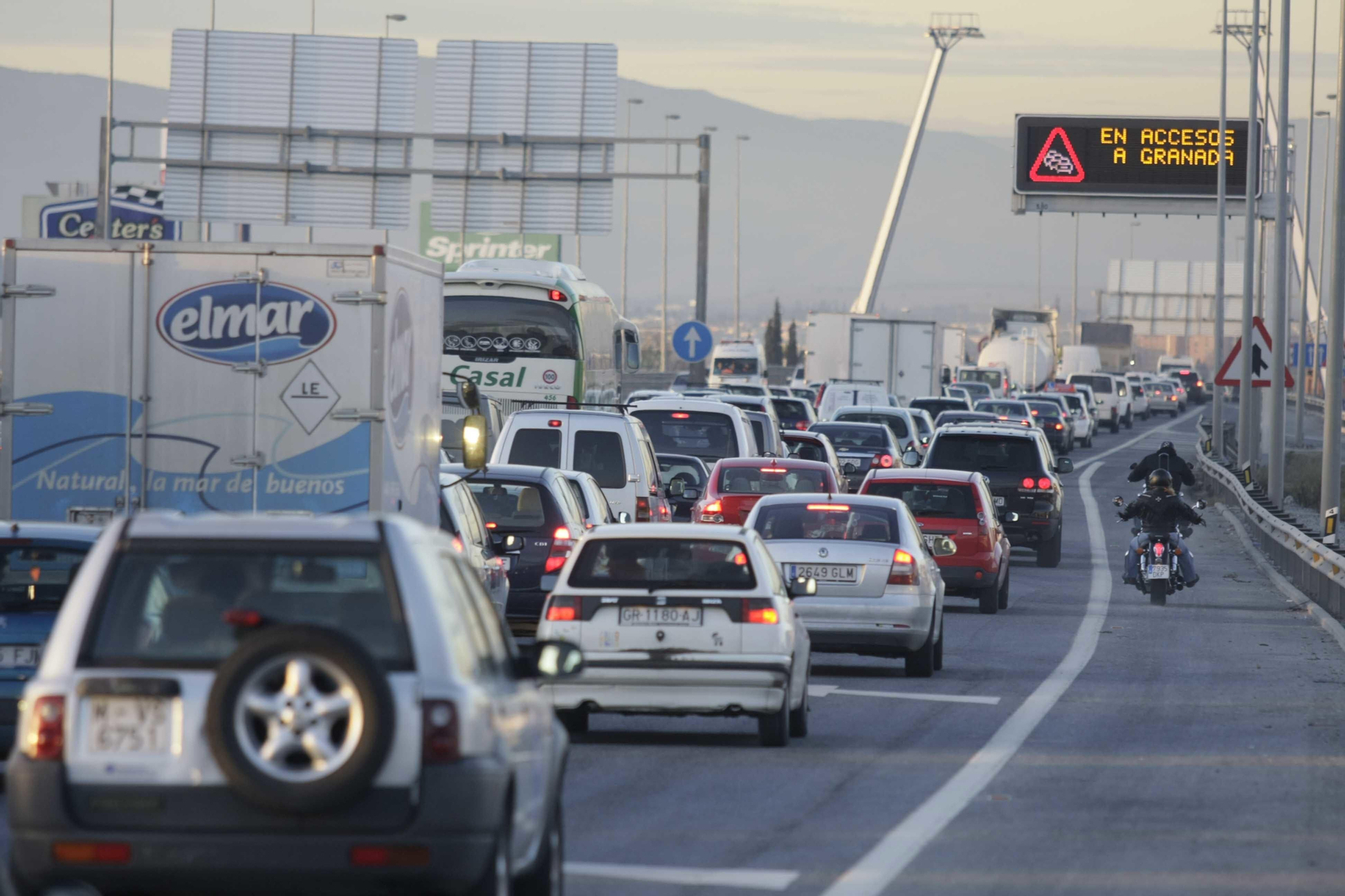 La Circunvalación de Granada, en un atasco en sus accesos