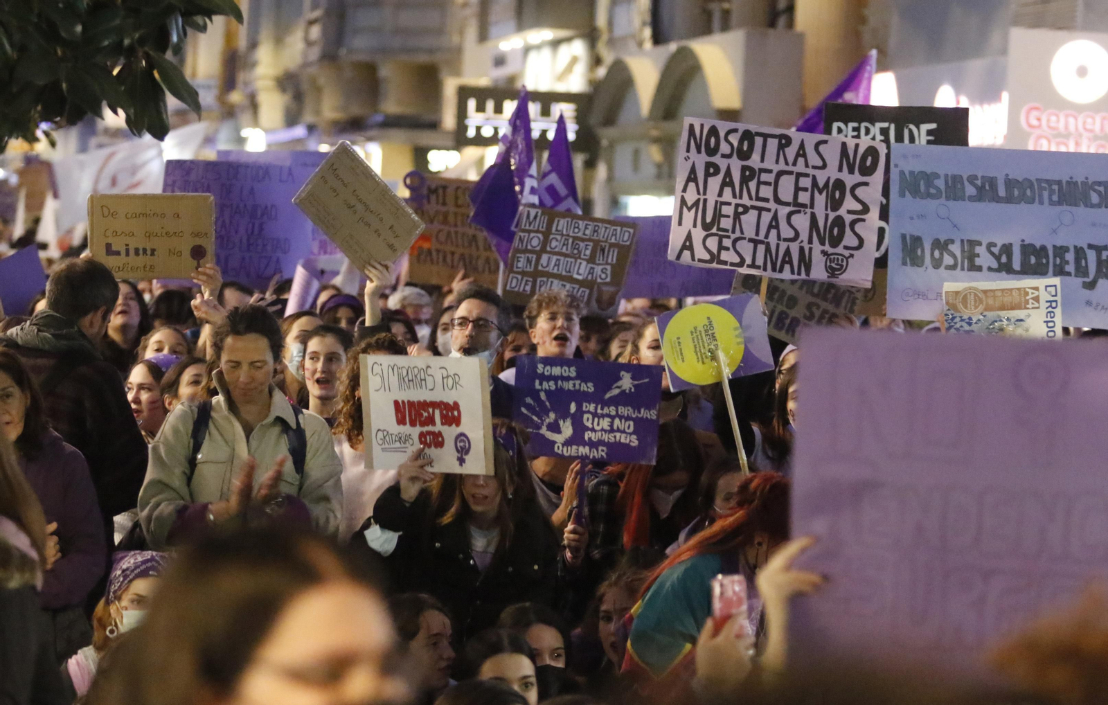 La manifestación del 8M en Córdoba, en fotografías