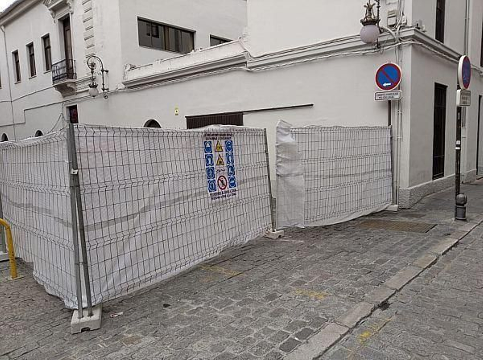 Comienzan las obras del ascensor del Ayuntamiento tras tres años roto