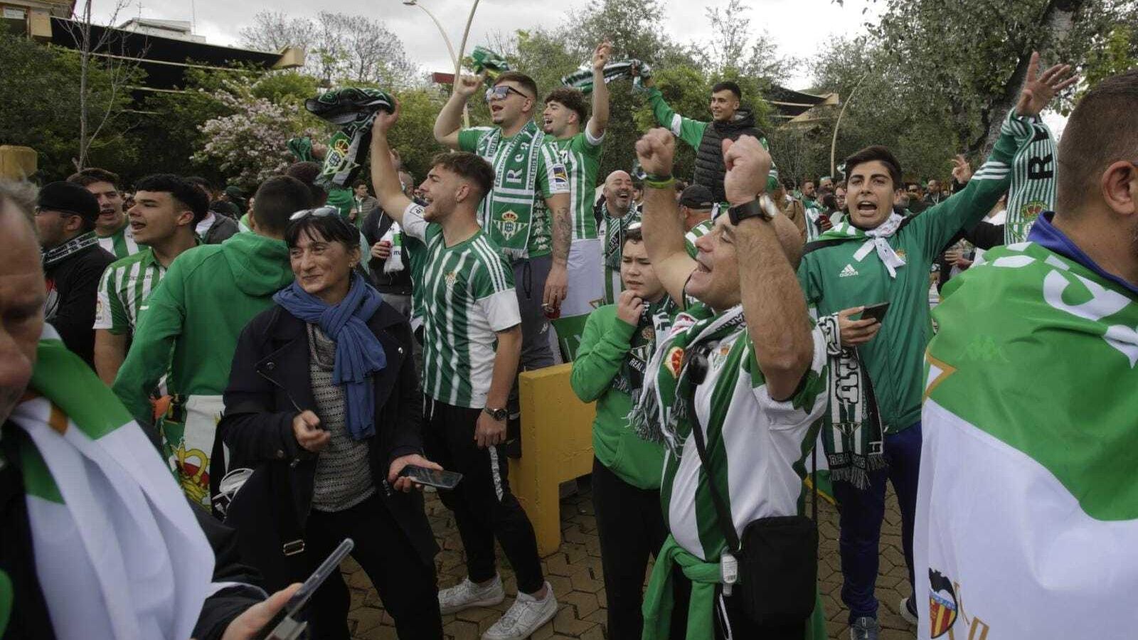 Un grupo de aficionados béticos.