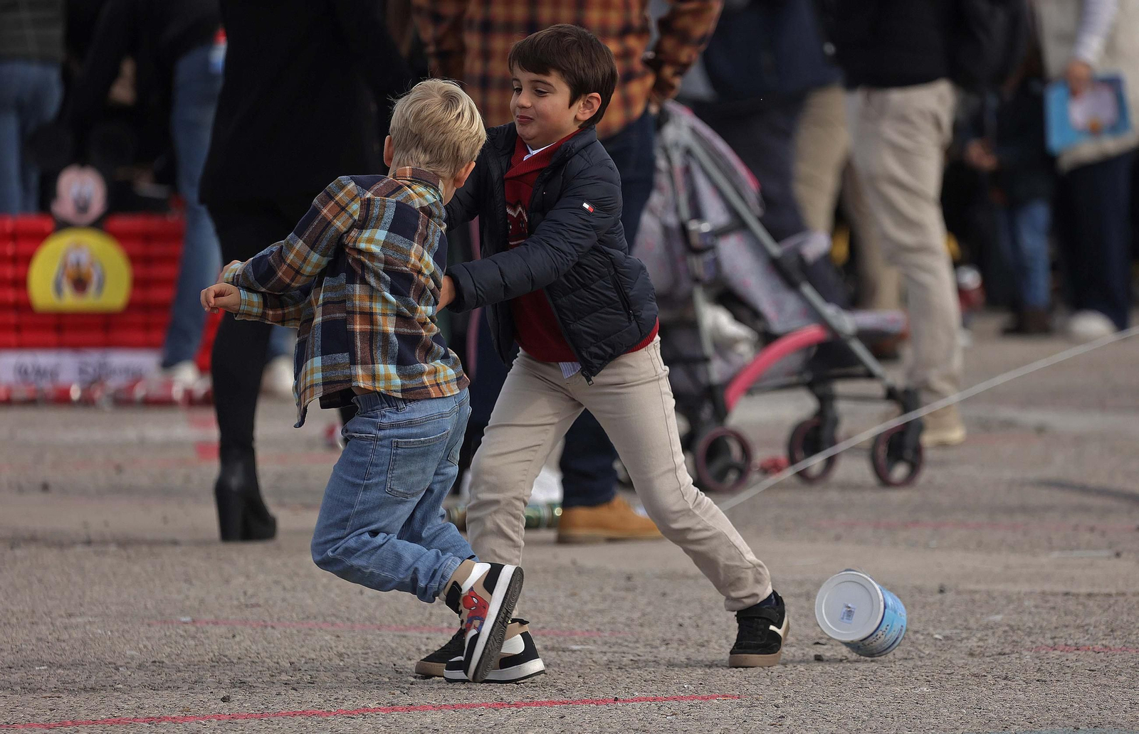Búscate en las fotos del Arrastre de Latas 2025 en Algeciras
