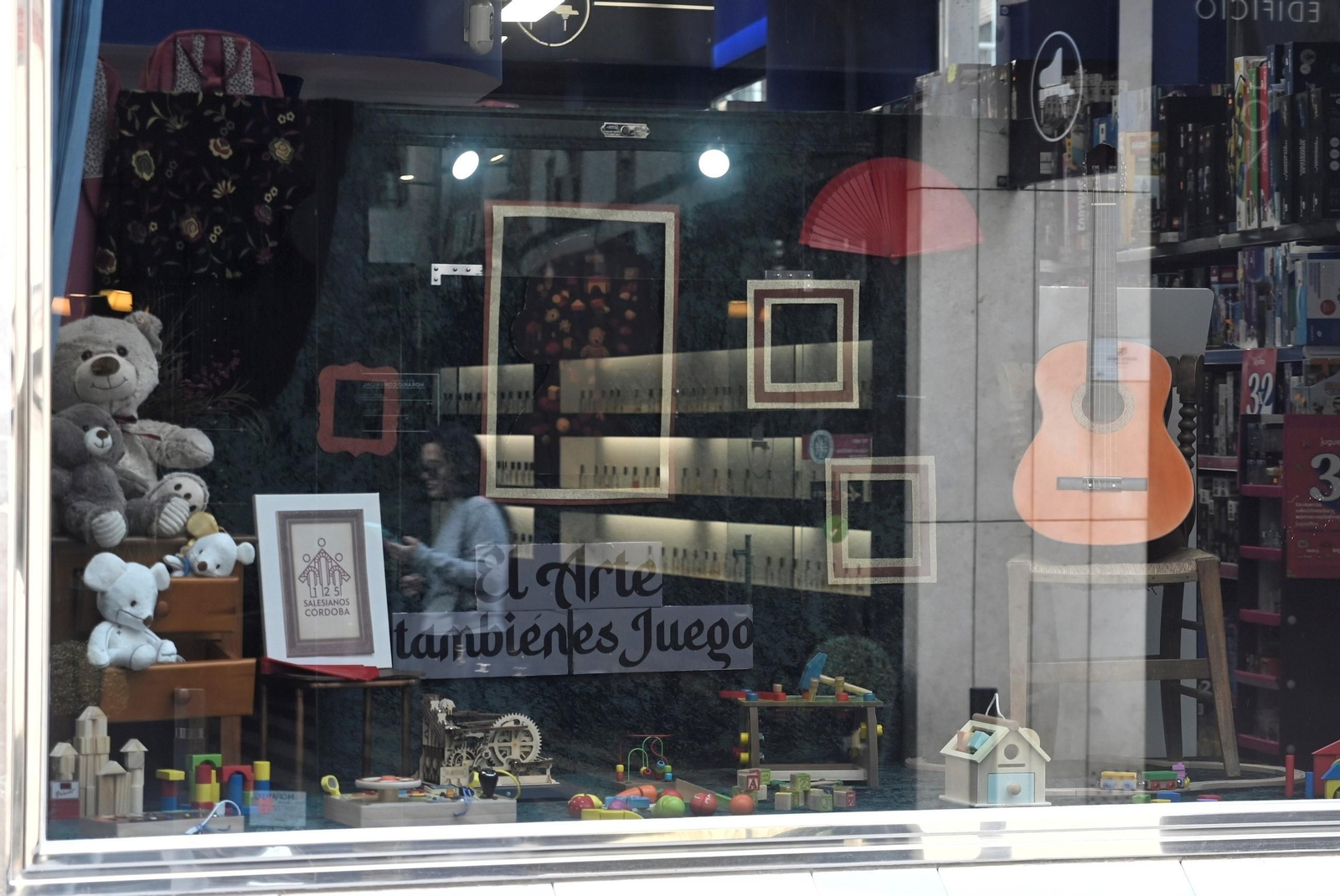 Las mejores imágenes del concurso de escaparates dedicado a Julio Romero de Torres