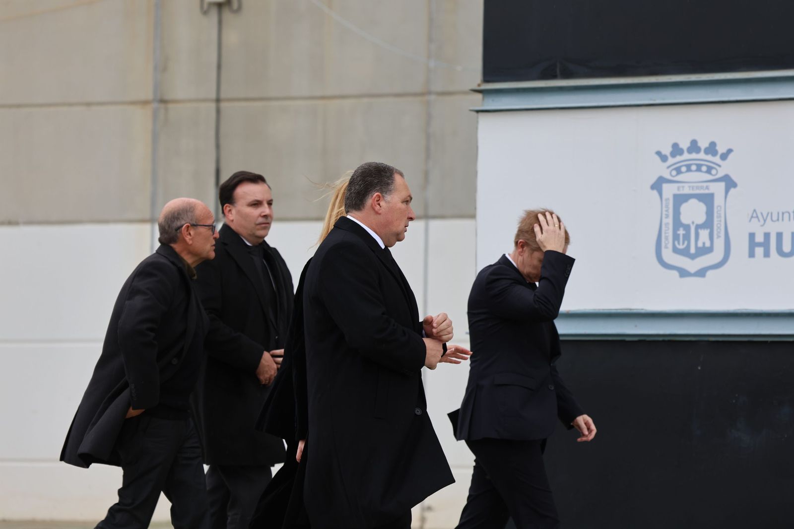 Fotografías de la llegada de Juanma Moreno, Feijóo y todas las autoridades al funeral por las víctimas de Adamuz en Huelva