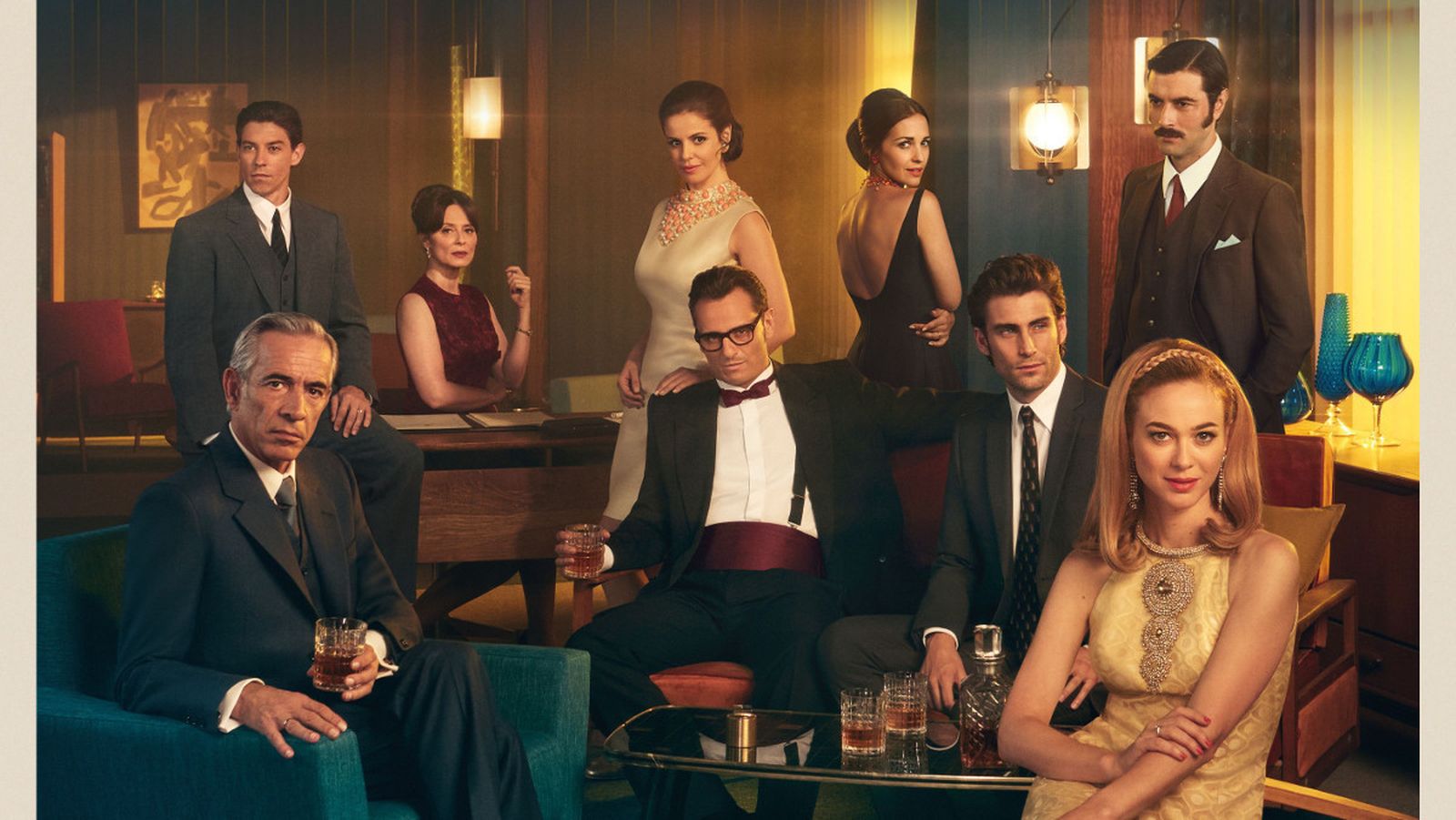 Los protagonistas de 'Velvet Colección', que hoy se puede ver en 'streaming' en Movistar `+.