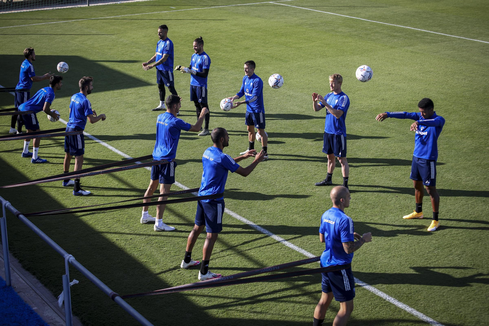 Jugadores del Cádiz en un entrenamiento.