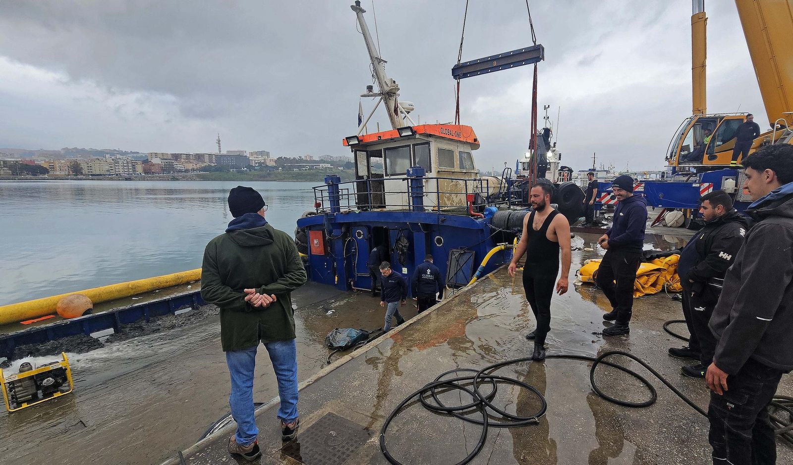 Fotos del reflote del Global One en el puerto de Algeciras