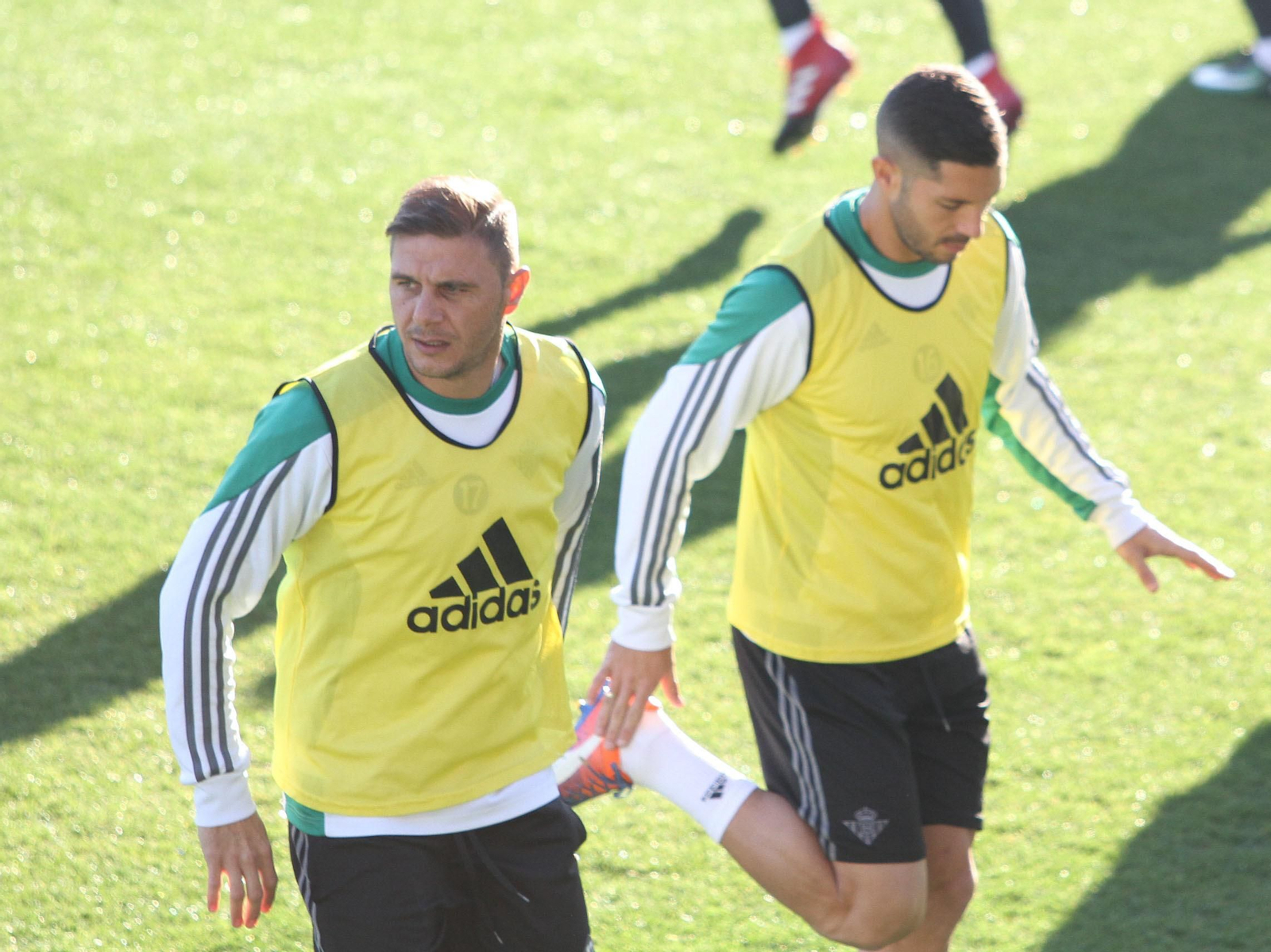 Joaquín (i), con Cejudo (d), durante un ejercicio.
