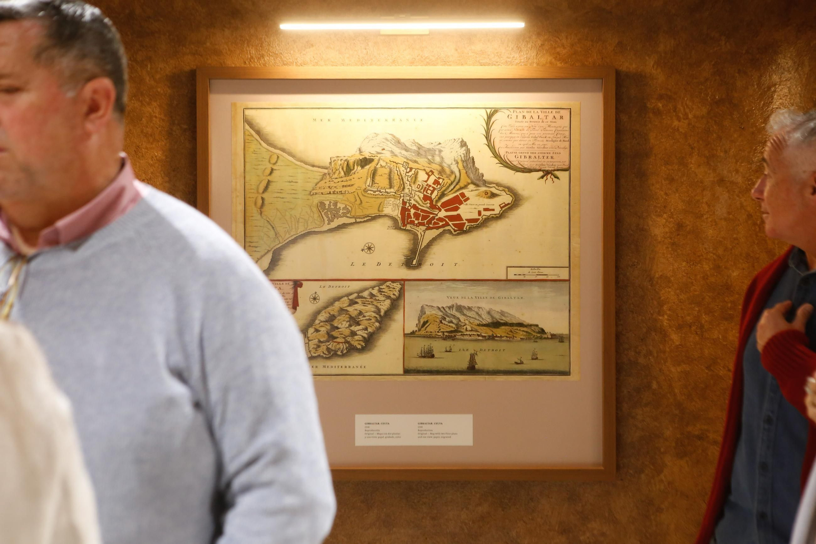 Fotos de la colección de Antonio Viñas de Roa en la capilla del Cristo de la Alameda de Algeciras