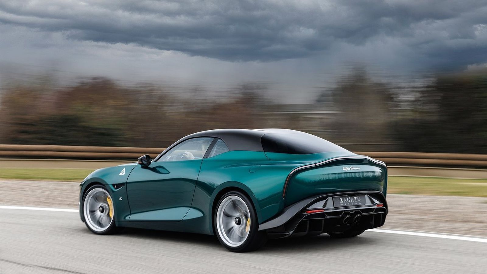 La principal característica de la zona posterior es la "coda tronca", la «cola truncada», una solución característica de Zagato.