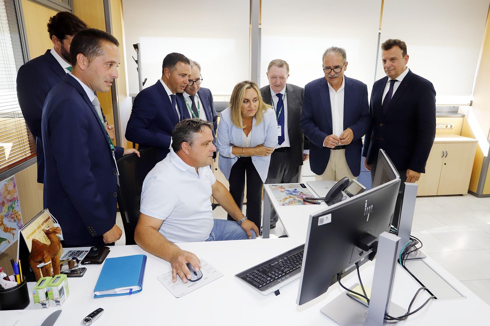 Imágenes de la visita de la consejera Marifrán Carazo a la empresa GTO en Niebla