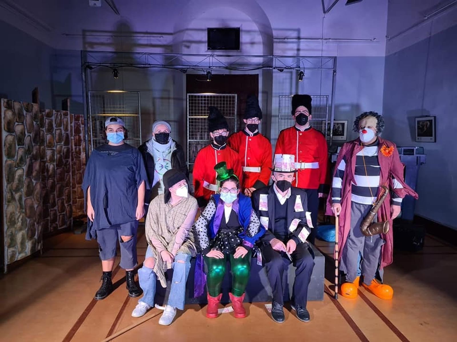 El elenco al completo de 'El Triciclo' , teatro inclusivo de la Escuela Municipal Ricardo Iniesta de Úbeda