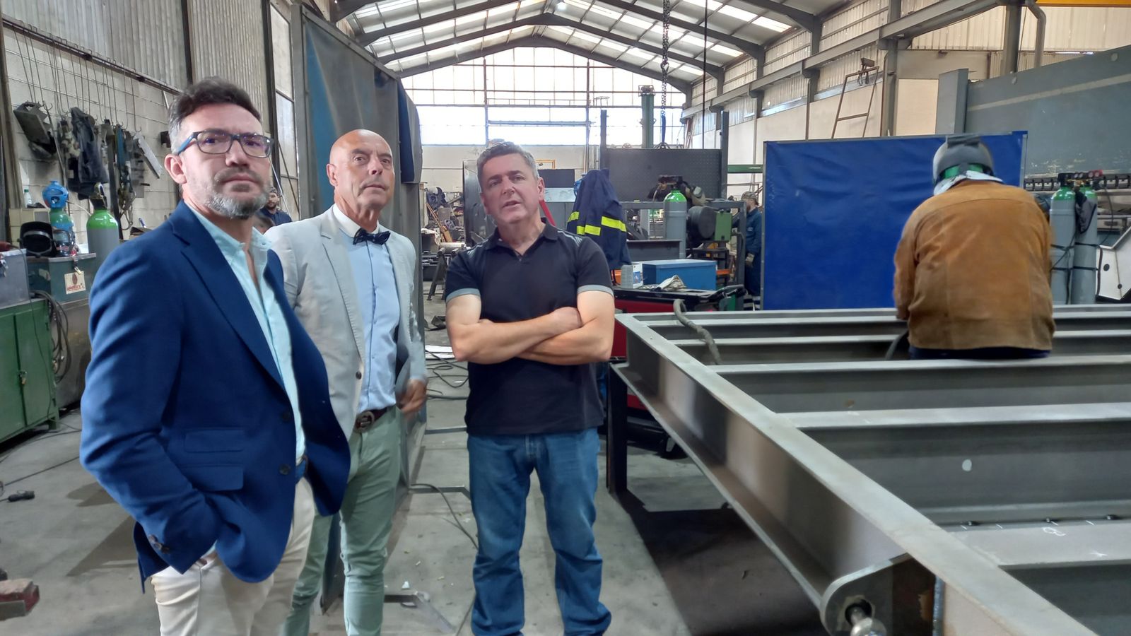 Antonio Hurtado, durante su visita a la empresa de Villarrubia.