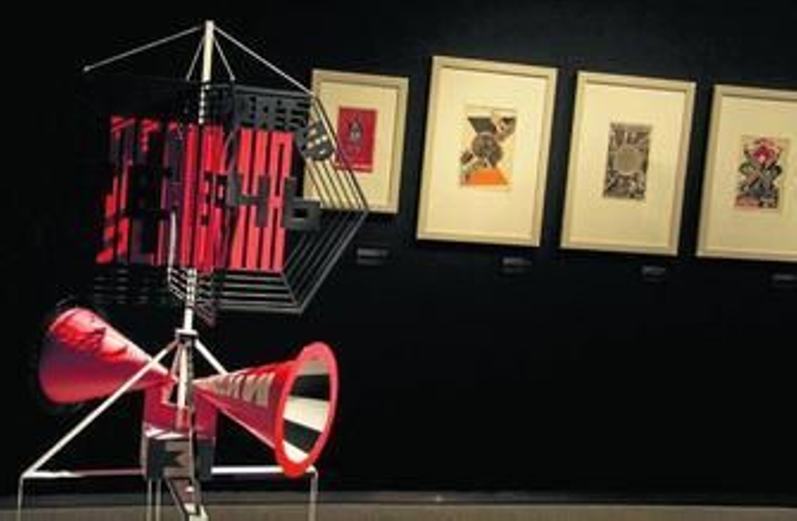 Quiosco de propaganda diseñado por Klucis y serie de ilustraciones para el poema de Mayakovski.