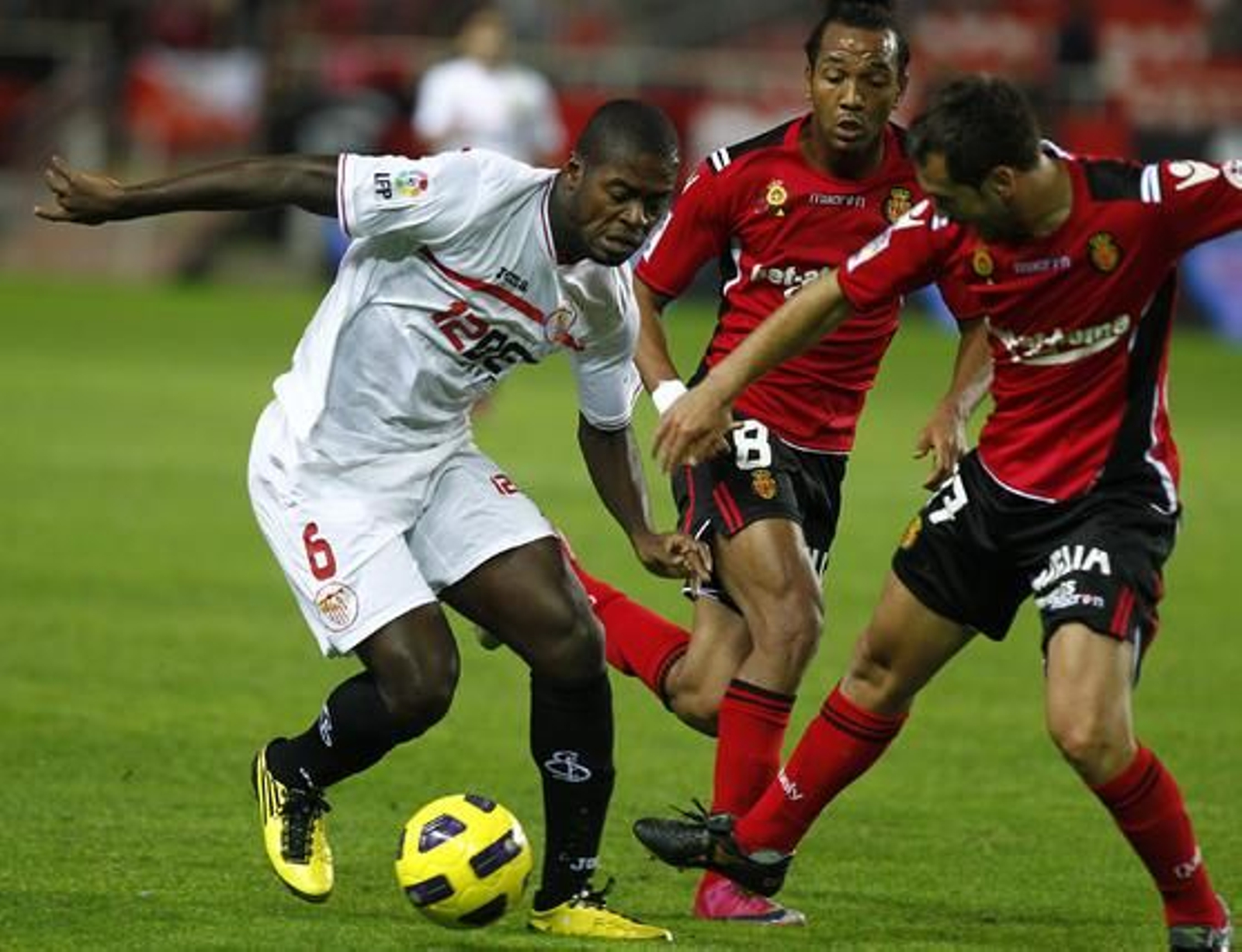 Los de Manzano caen en casa tras un gol del Webo en el minuto 90.

Foto: Antonio Pizarro