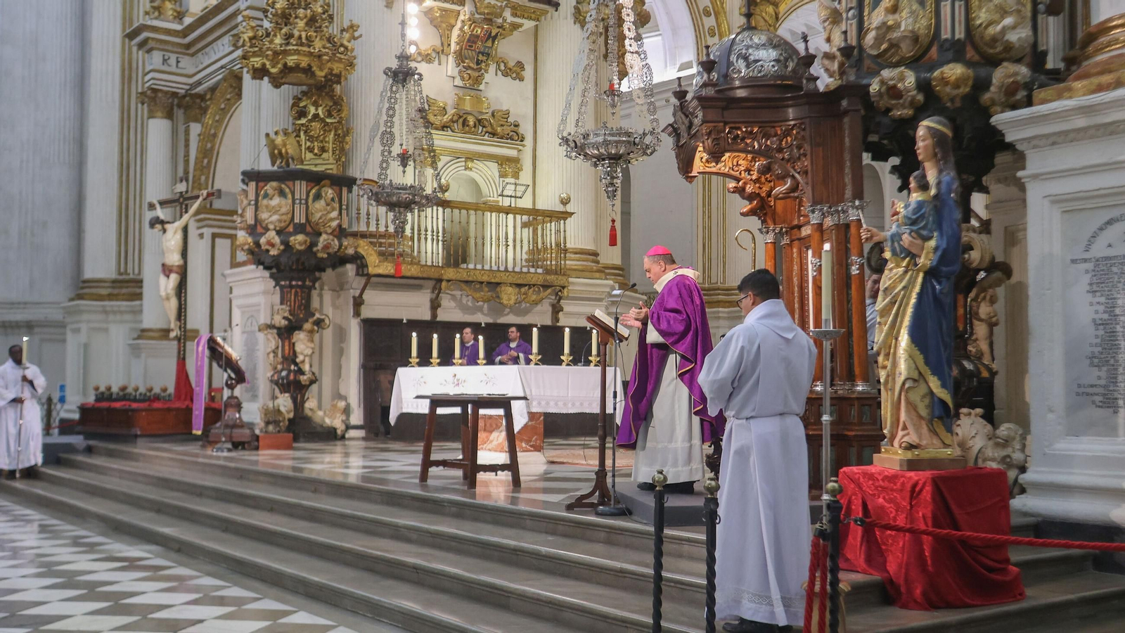 Fotogalería: Miércoles de Ceniza en la Santa Iglesia Catedral de Granada 2025