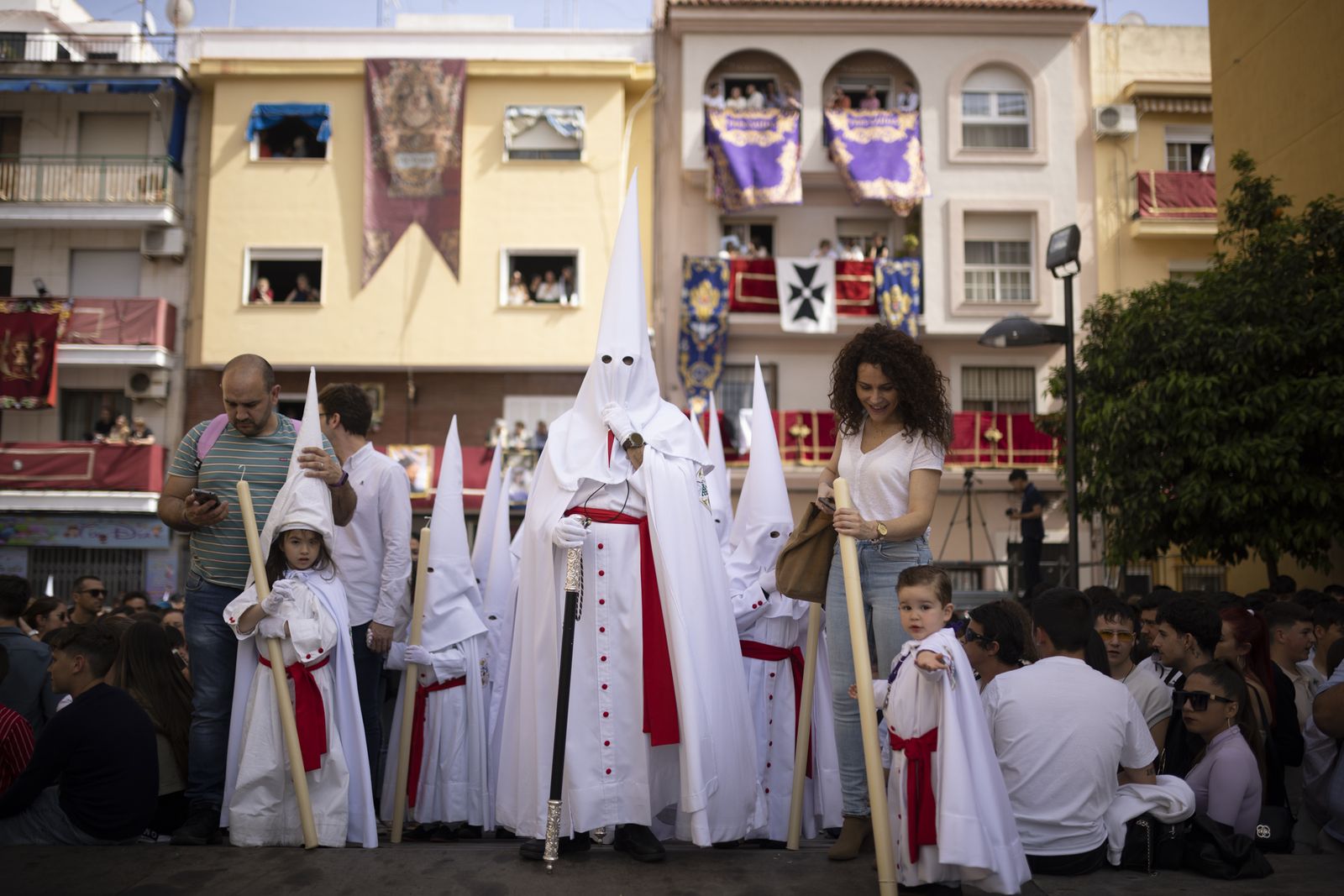 Lunes Santo: Tres Caídas en Huelva, en imágenes