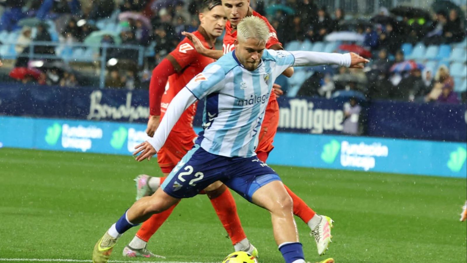 Dani Lorenzo intenta disparar.