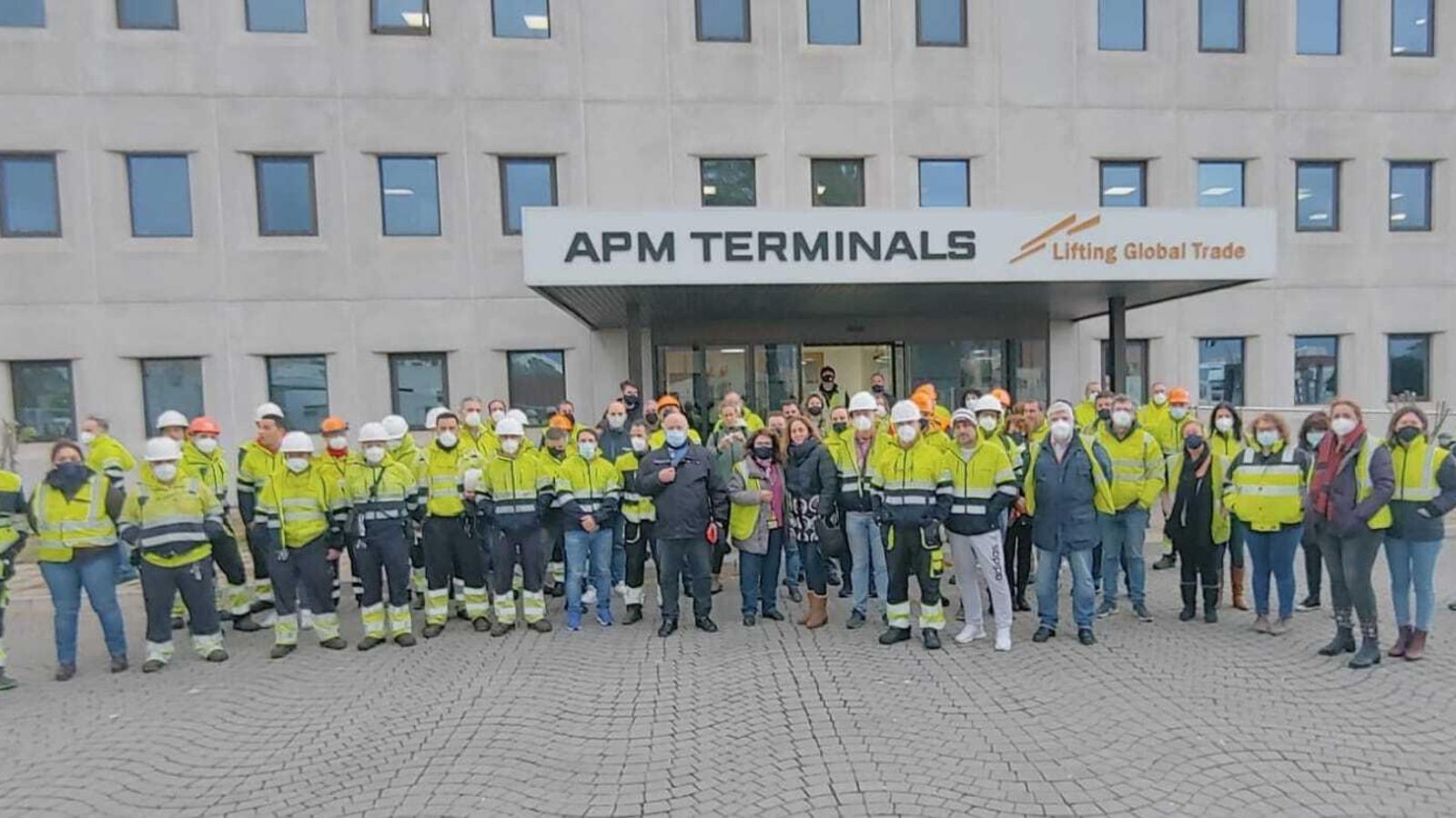 Trabajadores concentrados en APM.