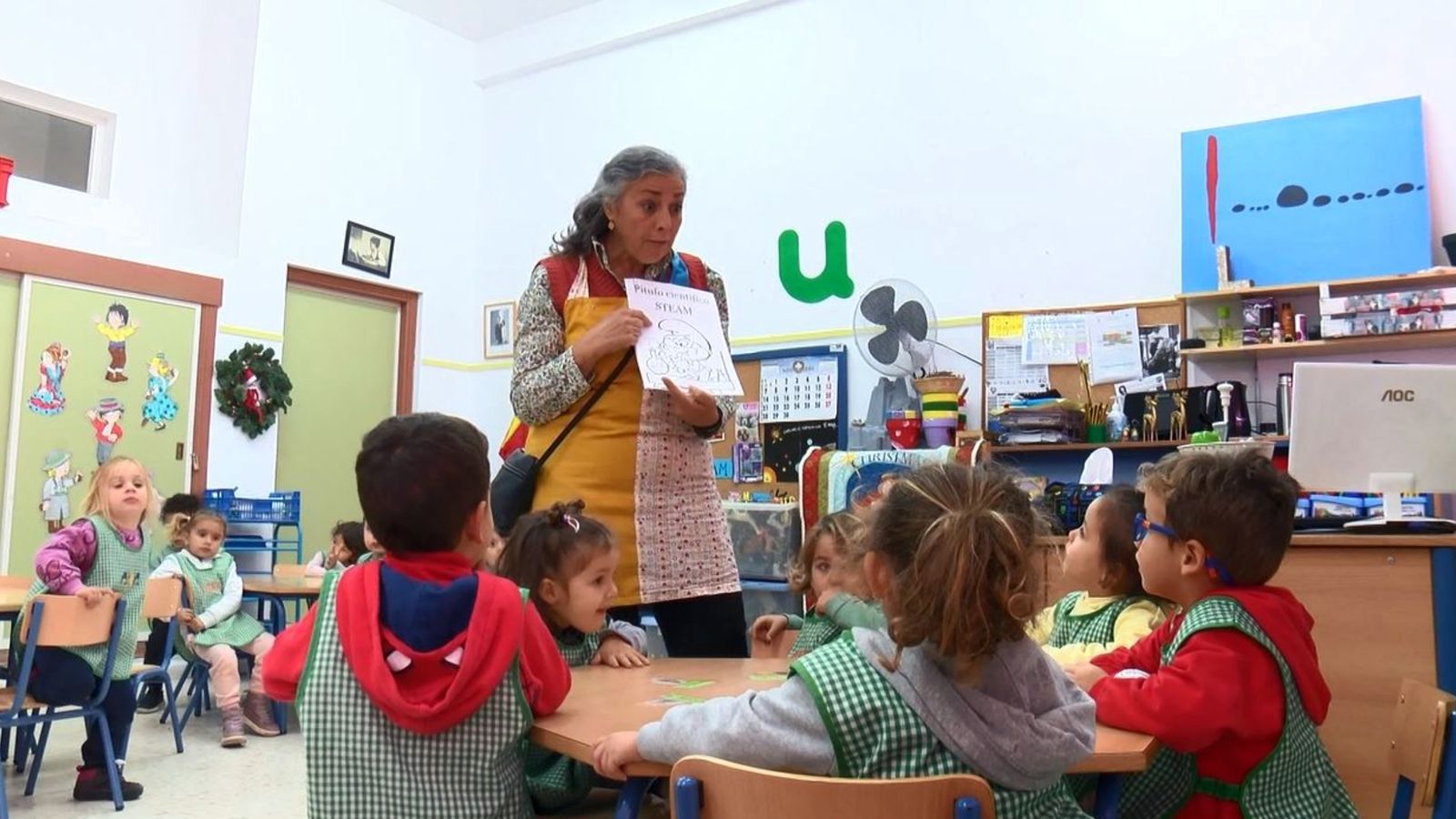 Loli en el aula de Infantil de 3 años del CEIP Reggio