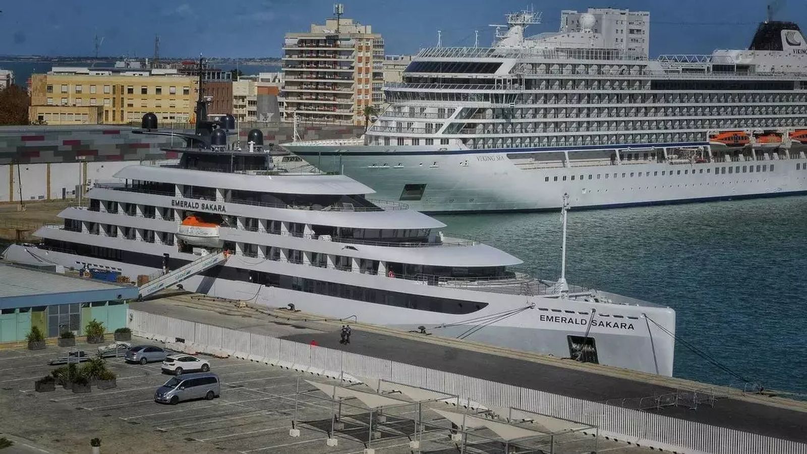El megayate de lujo Emerald Sakara, durante la visita que hizo en noviembre del año pasado al puerto de Cádiz