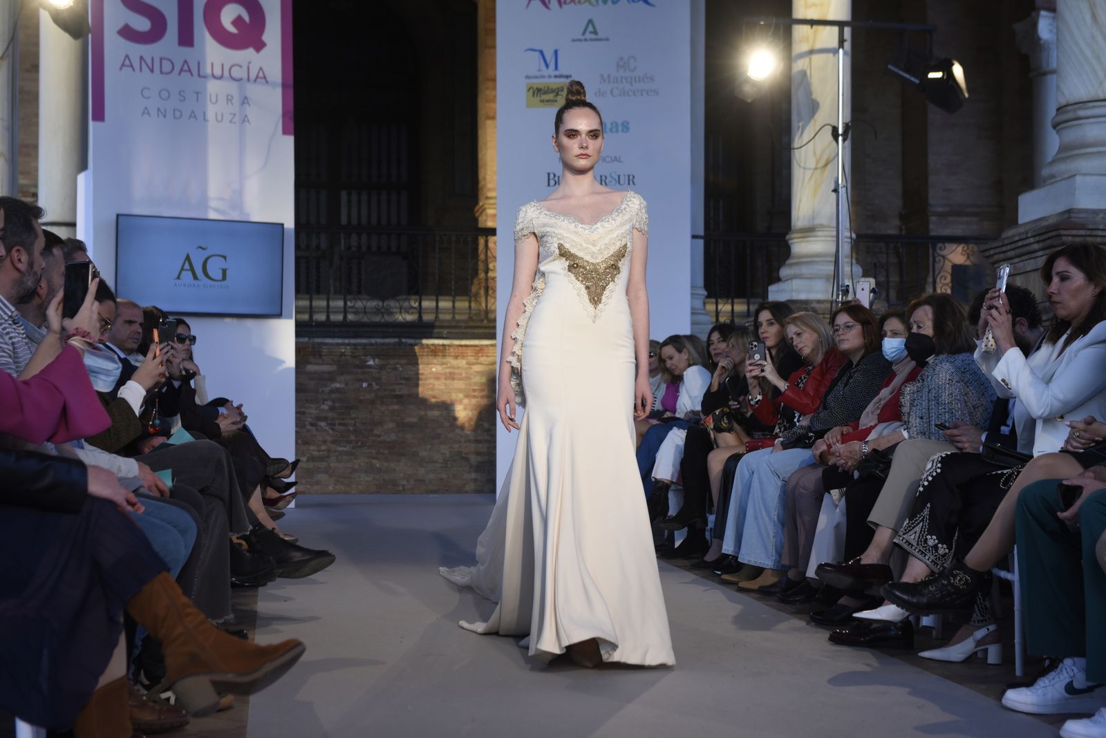 El desfile de Aurora Gaviño en la pasarela de novia e invitada SIQ 2022, todas las fotos