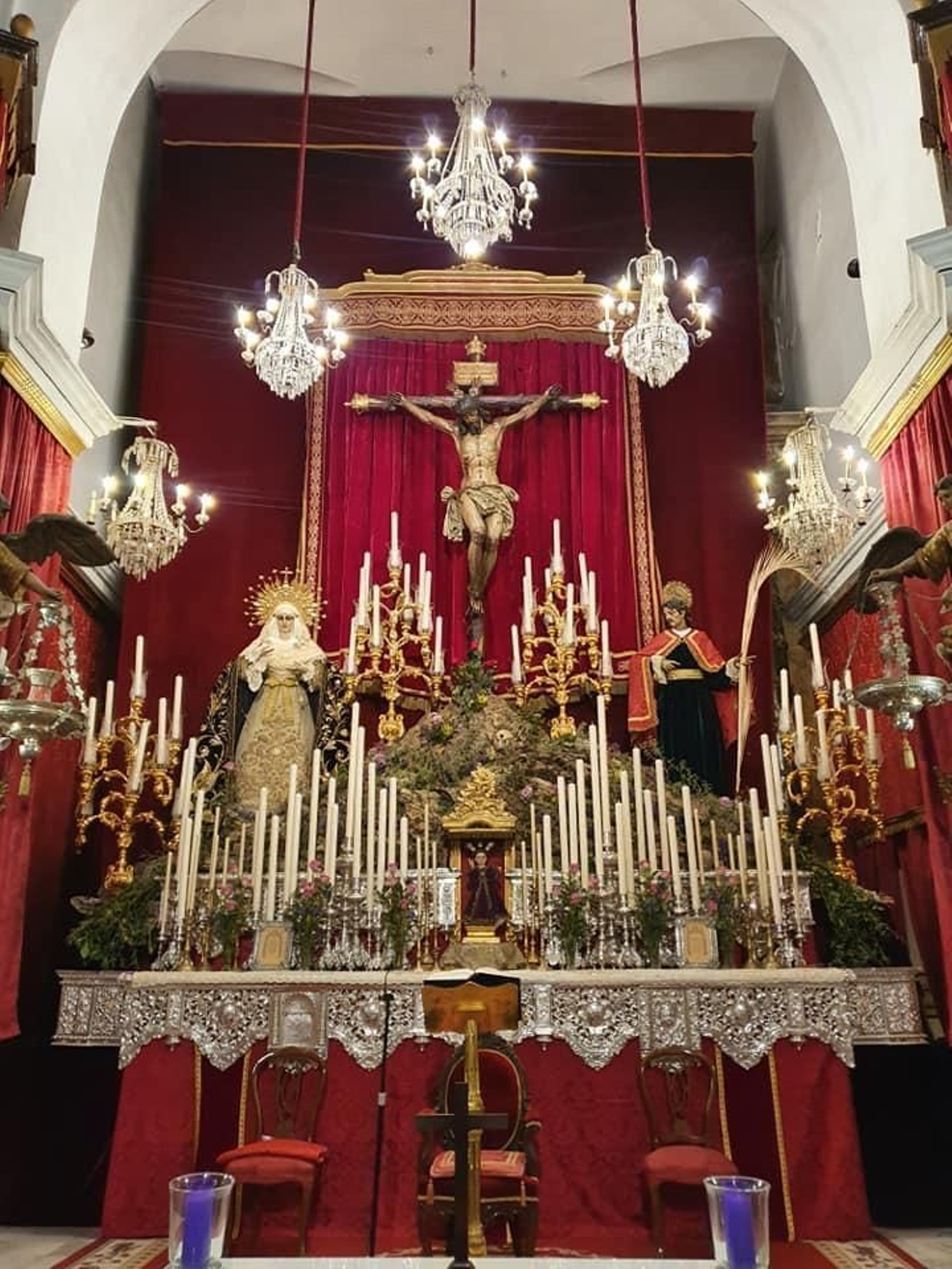 Altar de cultos de La Palma, aún instalado en la iglesia