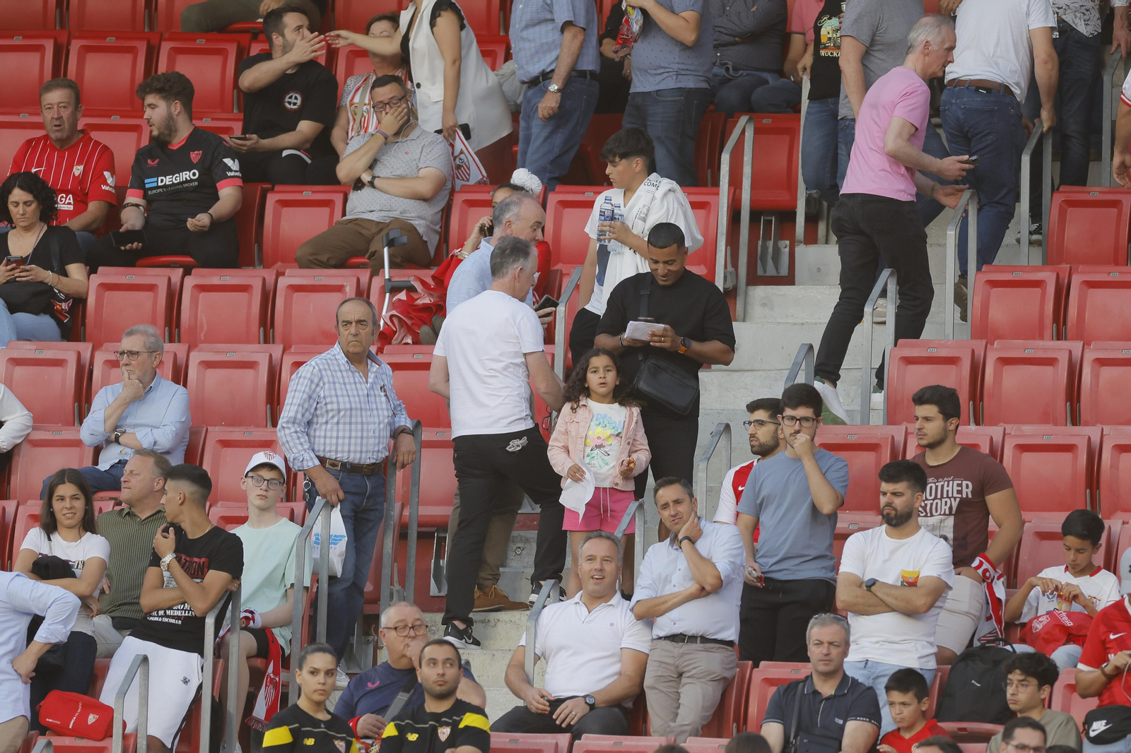 Búscate en las fotos del Sevilla -Villarreal