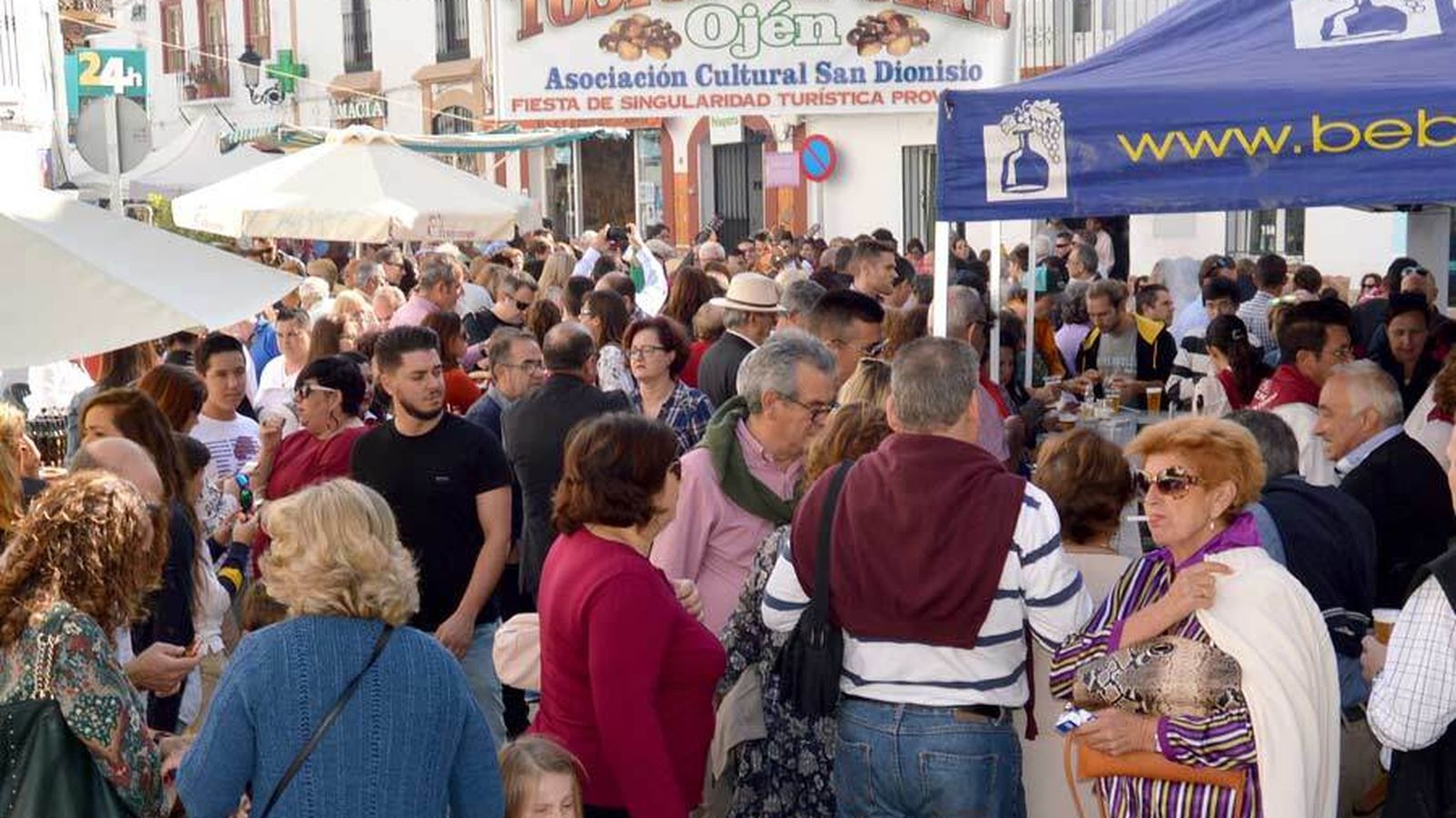 Ambiente en la fiesta del Tostón Popular de Ojén, en una edición anterior.