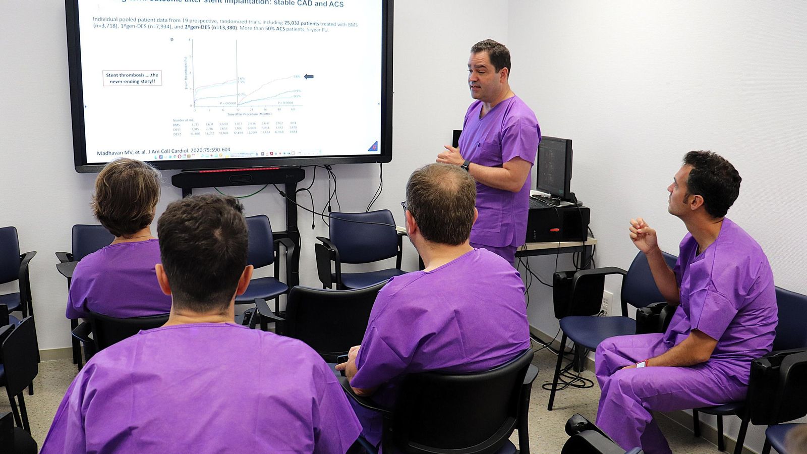 Sesión formativa en el Hospital Juan Ramón Jiménez.