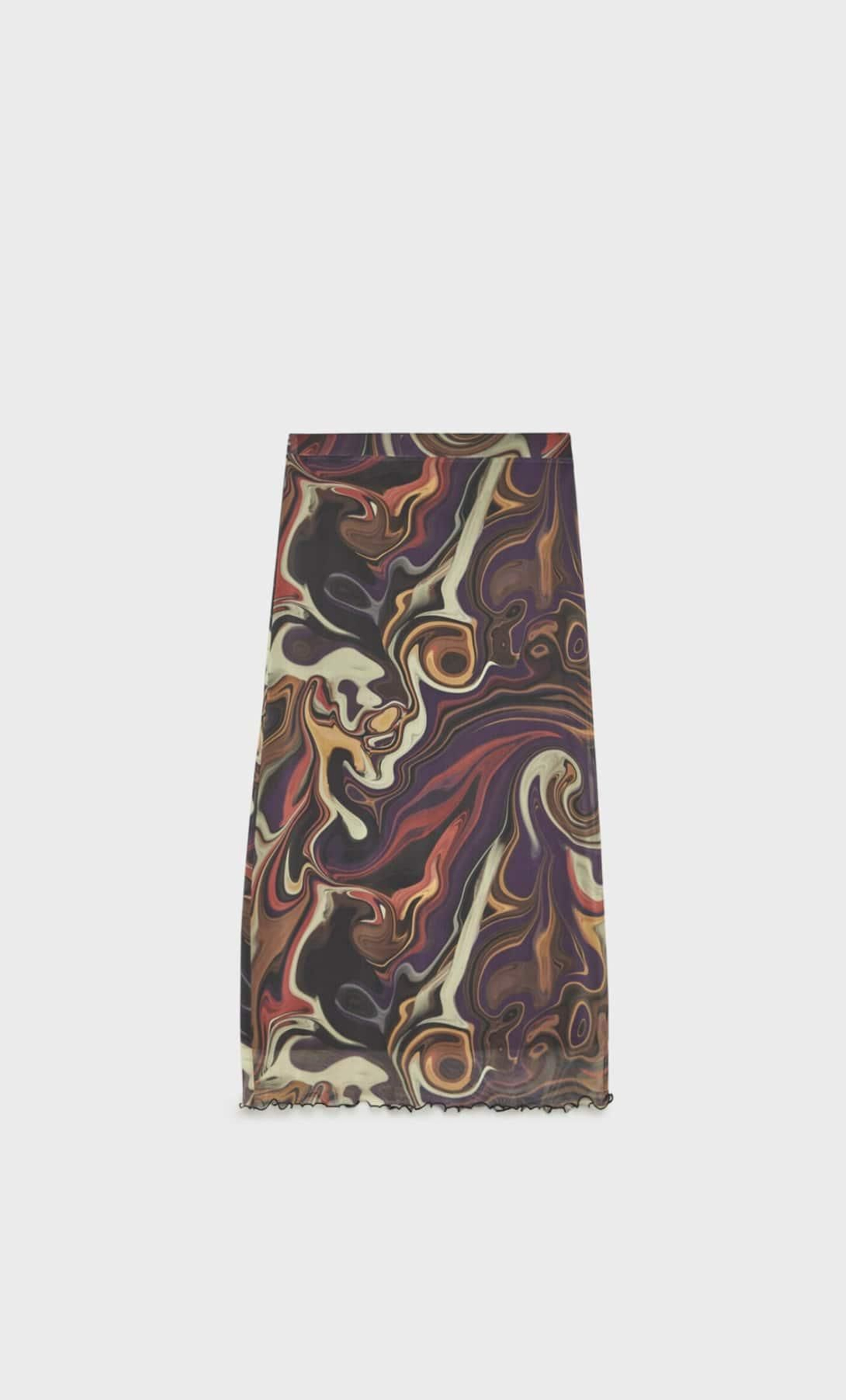 Falda midi con estampado mármol de Stradivarius.