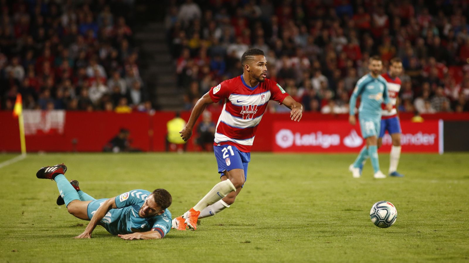 Yangel Herrera realizó un gran trabajo en la medular del Granada CF.