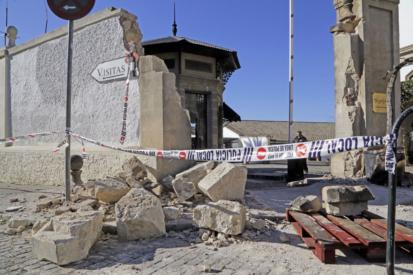 Aspecto de la zona contra la que se estrelló el conductor ebrio.