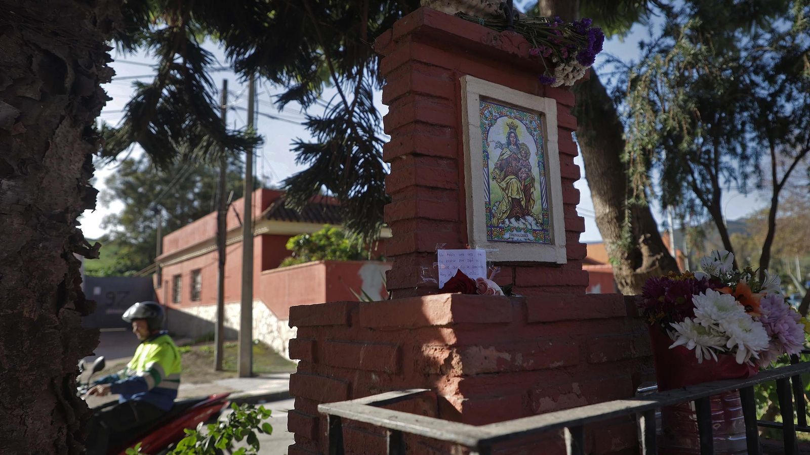 Pequeño altar a la Virgen del Carmen que cuidaba Manuel Huelva Esteban en Aguamarina