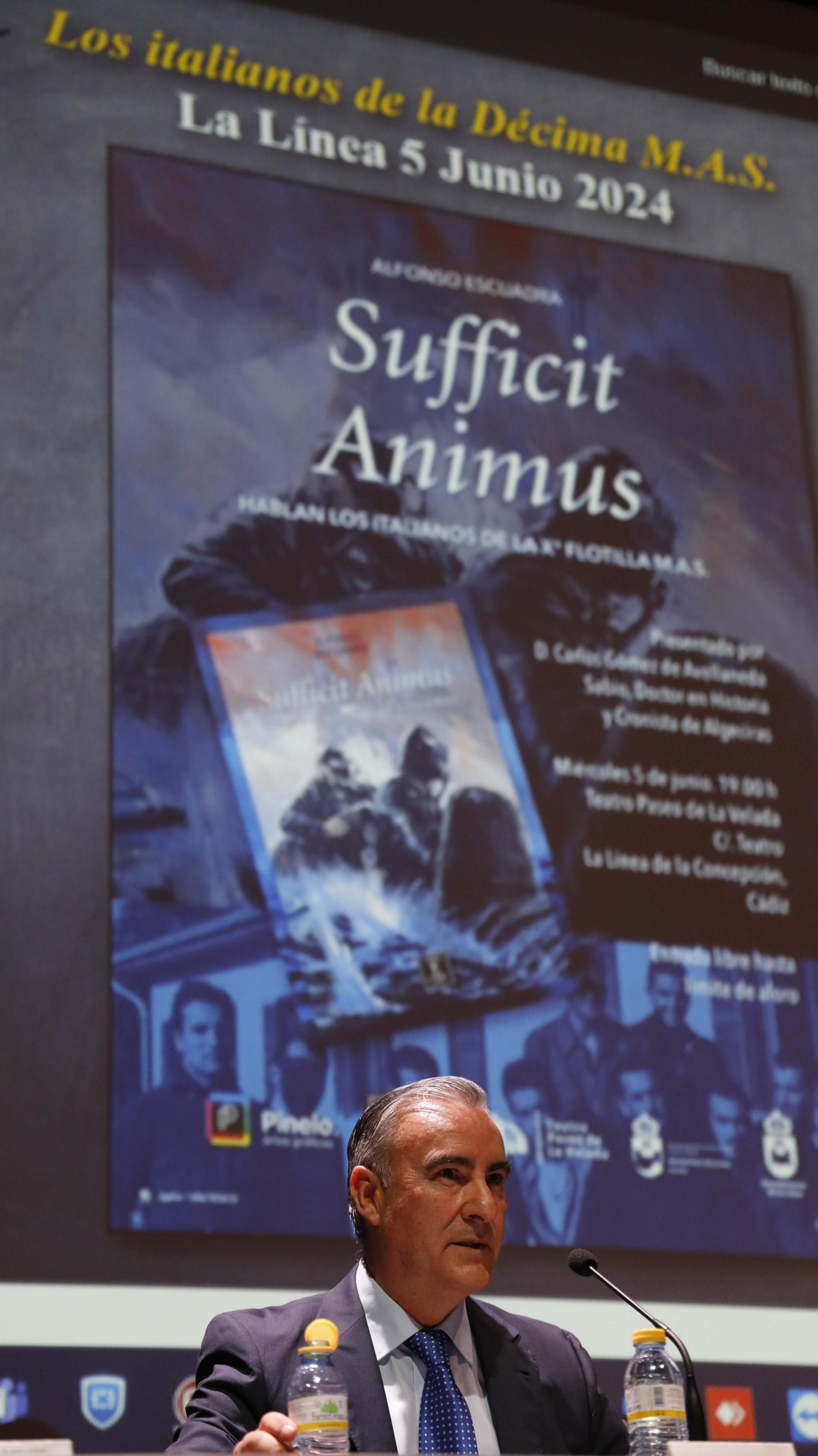 Presentación del libro de Alfonso Escuadra "Sufficit Animus" en el Teatro de La Velada de La Línea