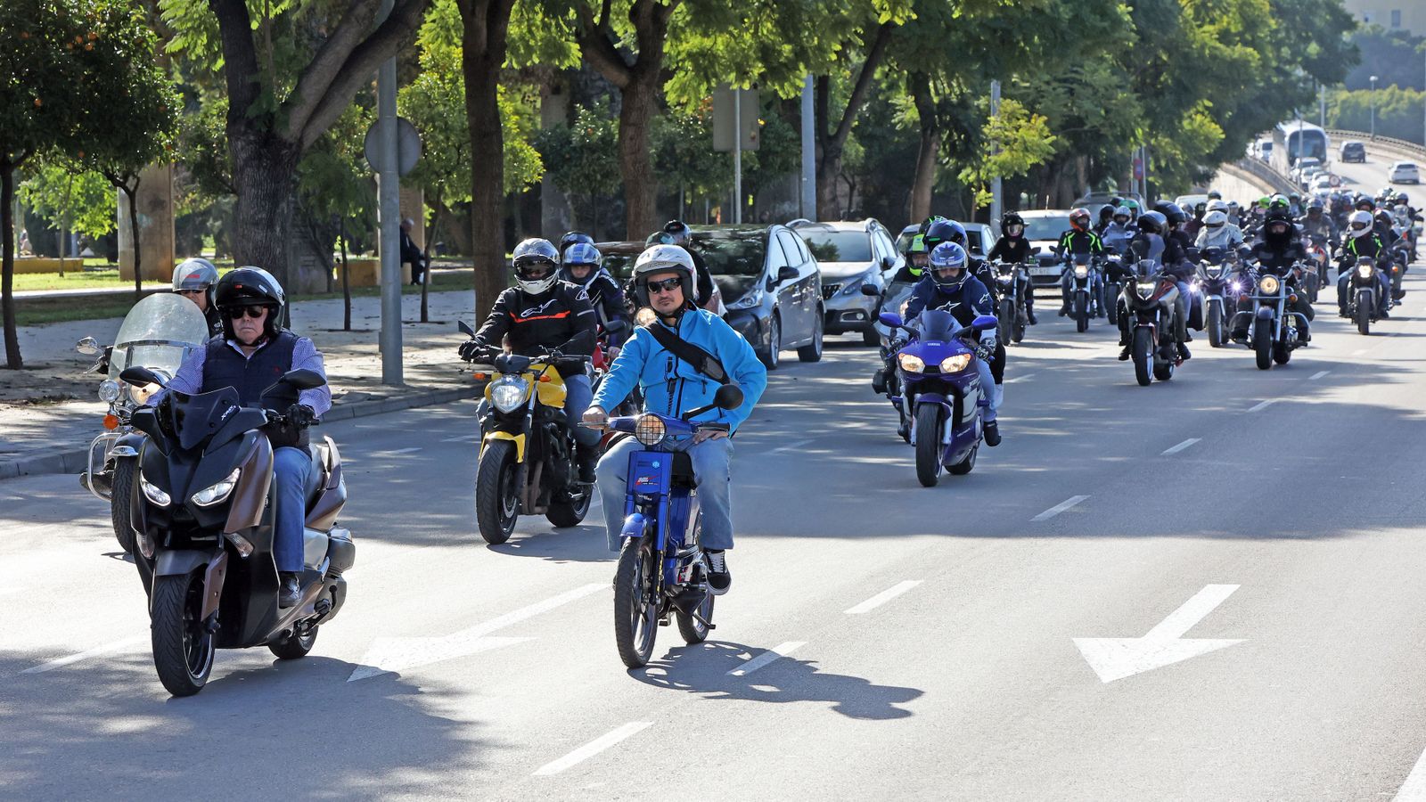 La Gran Caravana Motera Solidaria se pasea por Jerez