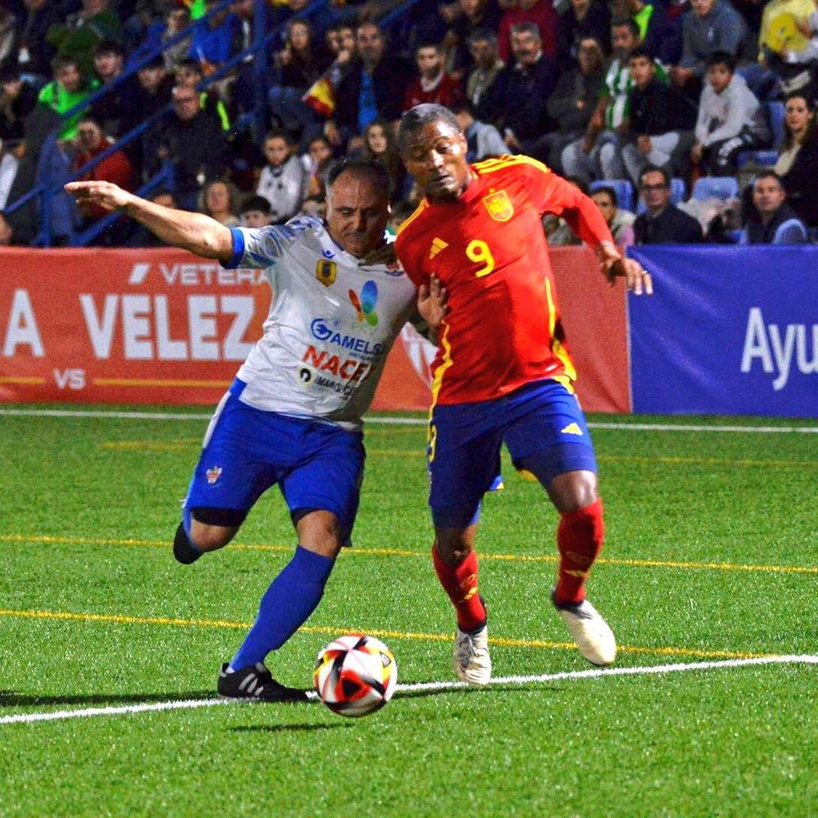 Las Leyendas de la Selección española vencen en Vélez (0-4)