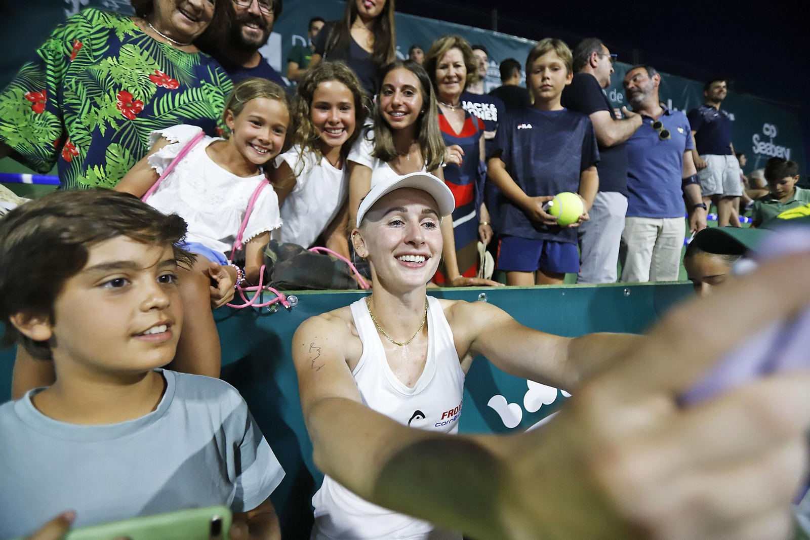 Imágenes del ambiente en la final femenina de la Copa del Rey de tenis de Huelva