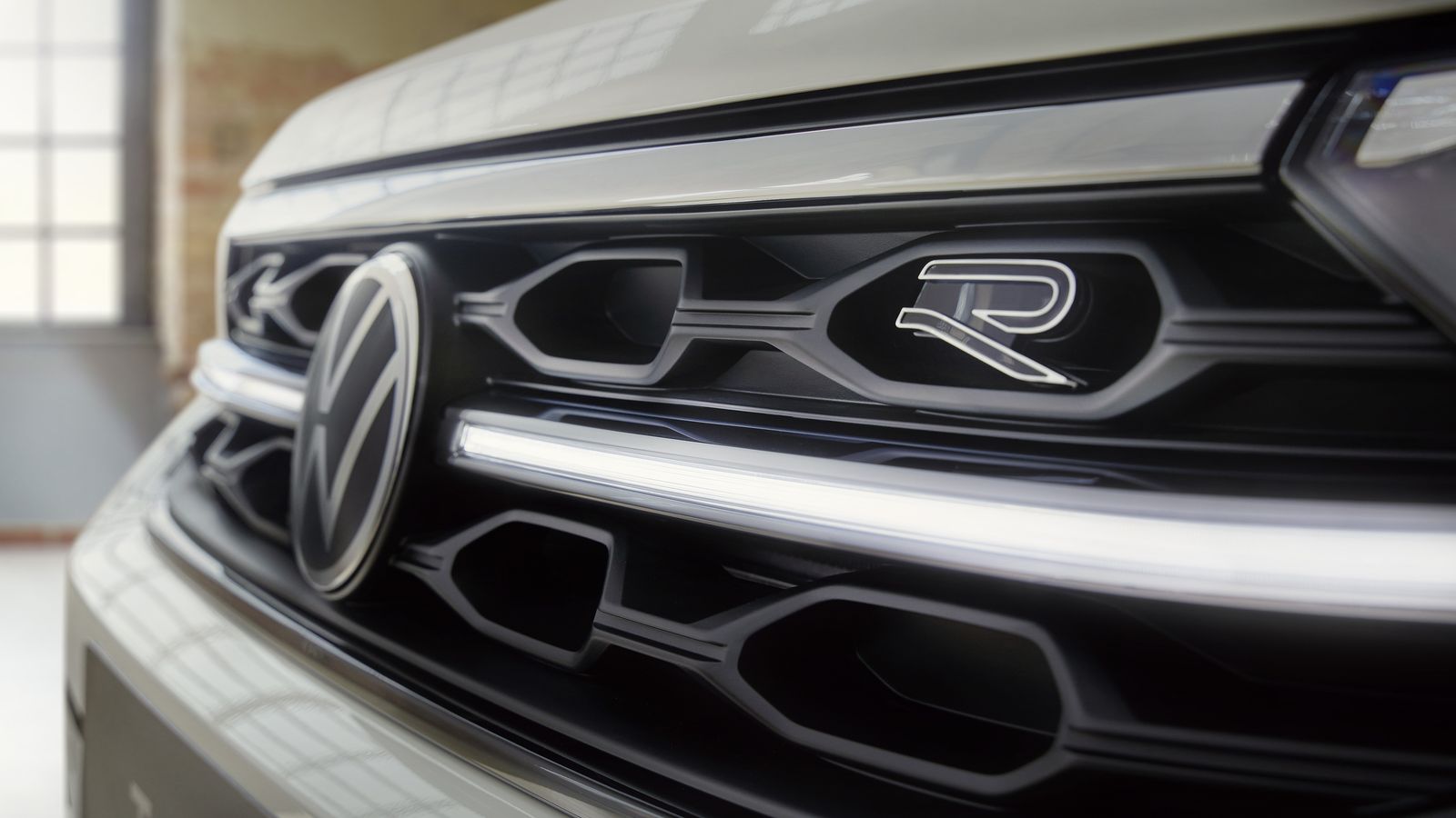 Ahora es posible incorporar una tira de leds en la parrilla del T-Roc, uniendo los dos faros.