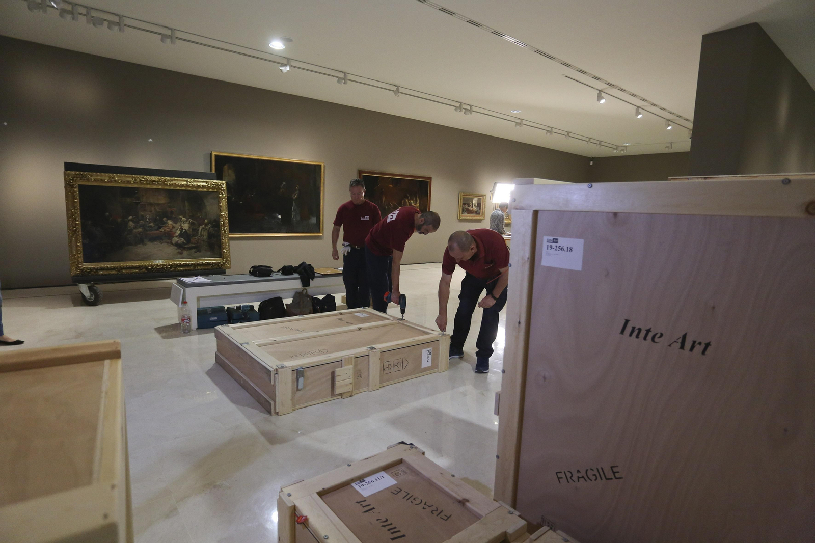 Fotos del montaje de la nueva exposición del Museo Carmen Thyssen