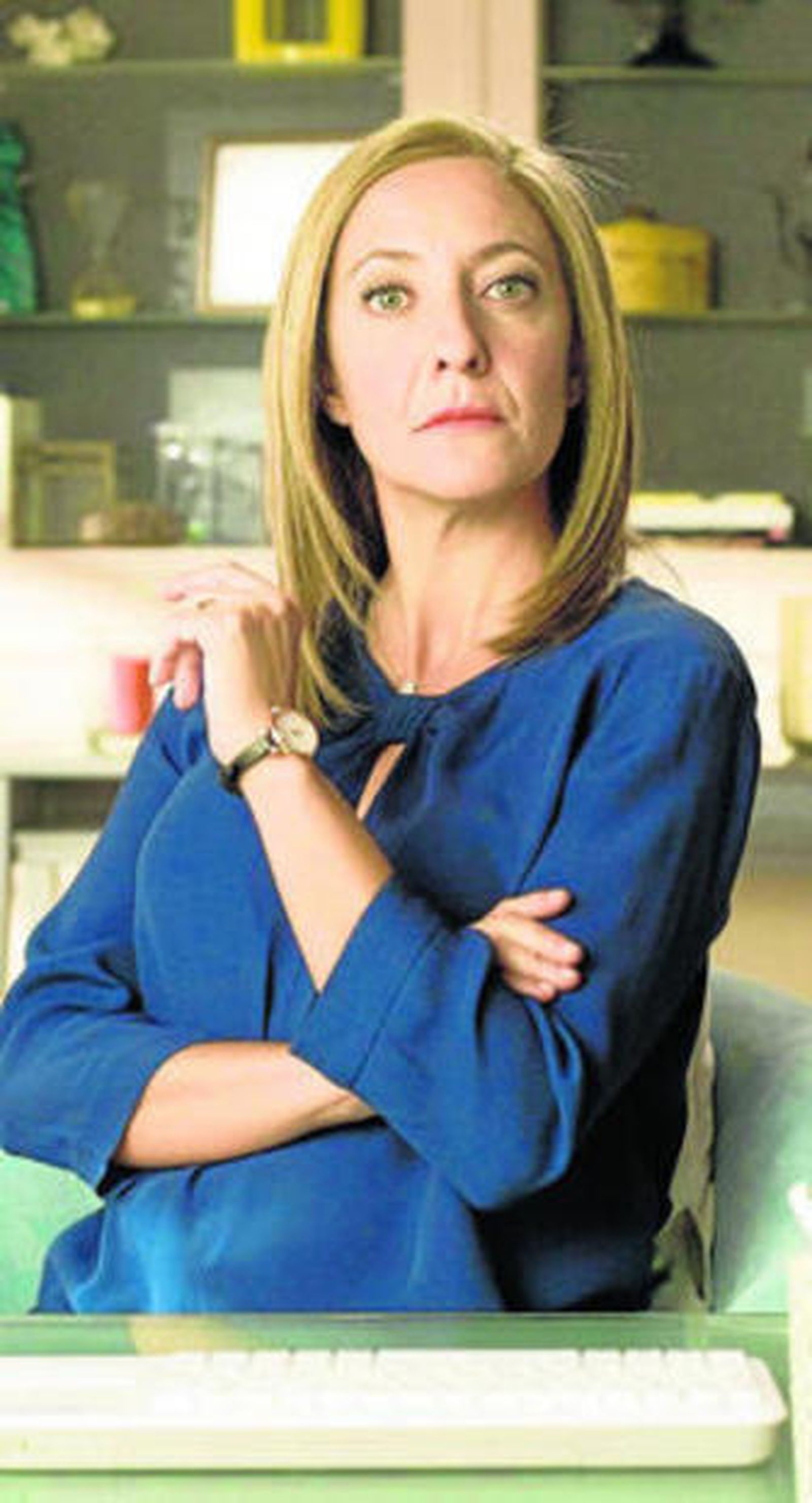 La actriz Eva Hache caracterizada como la terapeuta Rebeca Miller.