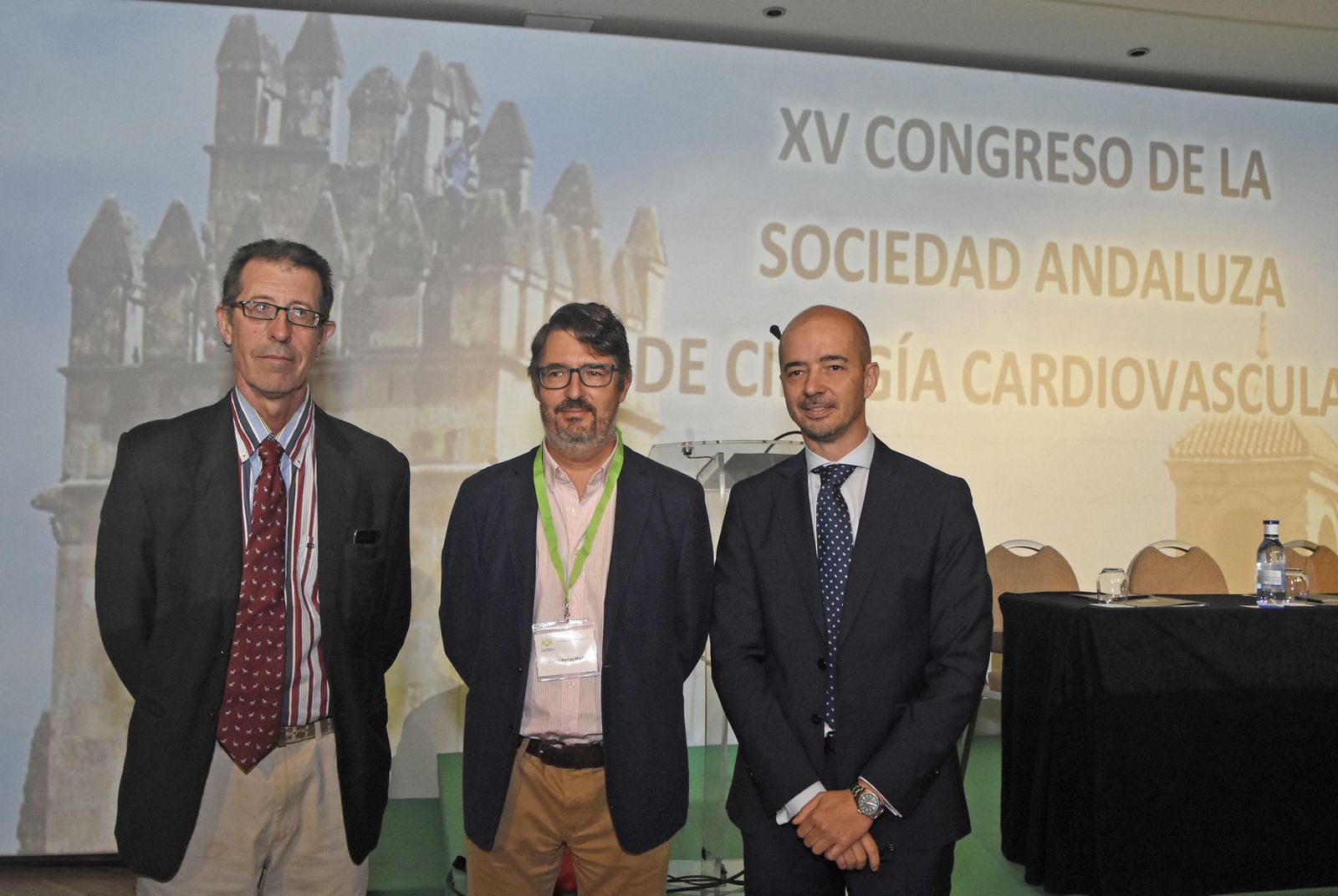 El doctor Ignacio Muñoz, a la izquierda, junto a los organizadores del encuentro.