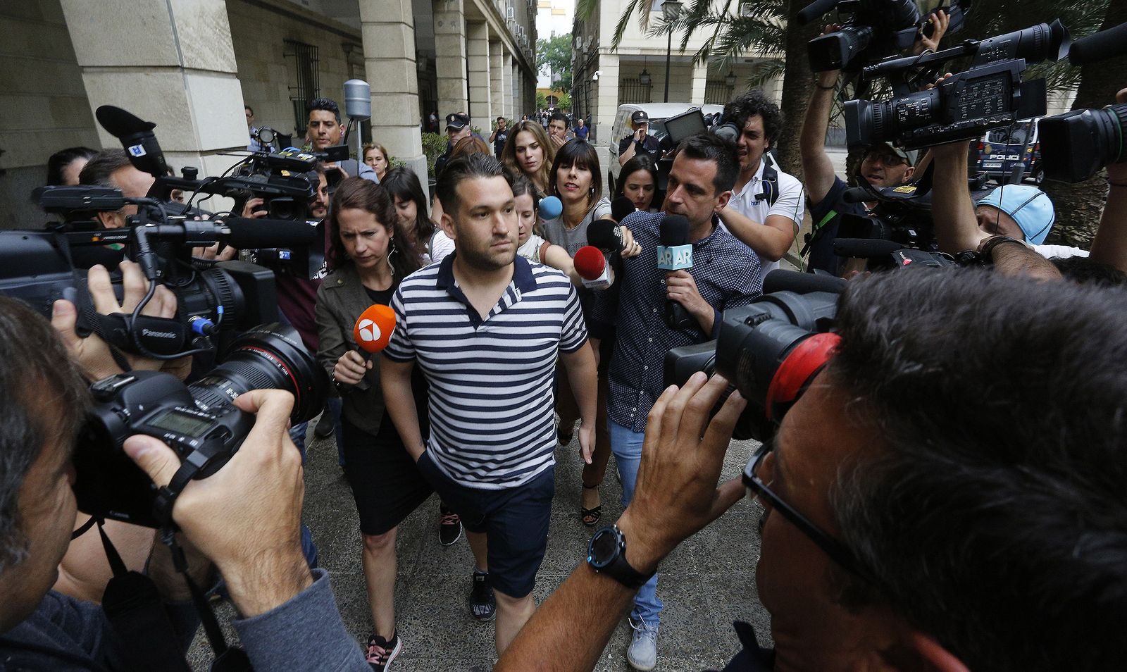 José Ángel Prenda saliendo de los juzgados en una imagen de archivo.