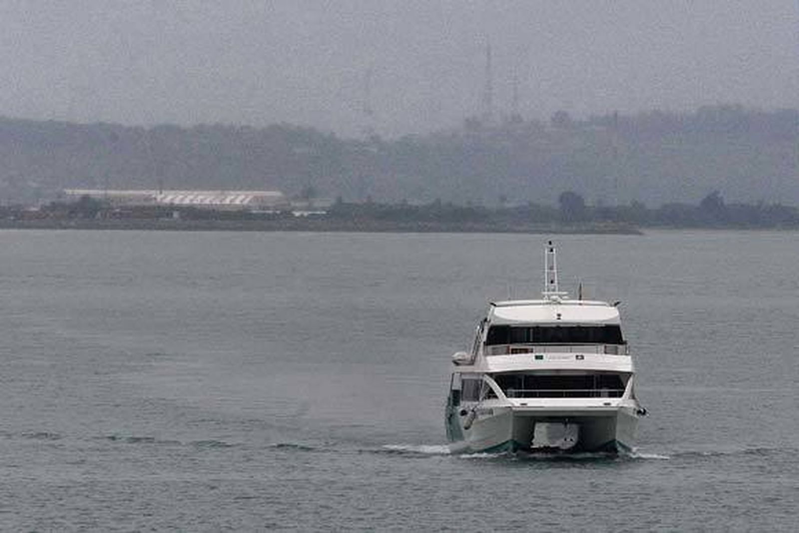 El mal tiempo obliga a suspender por segundo día consecutivo las conexiones por catamarán